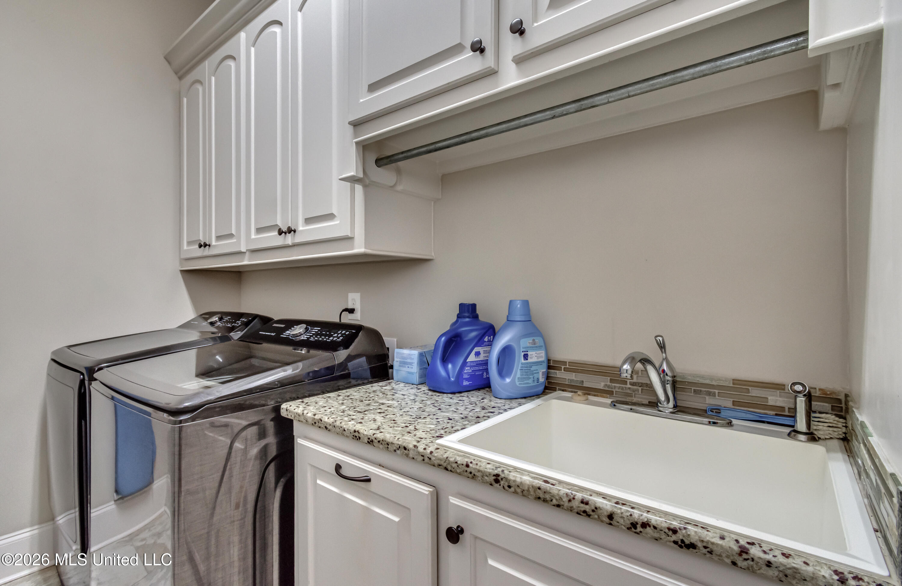 112 Tailfeather Drive Property Photo 41
