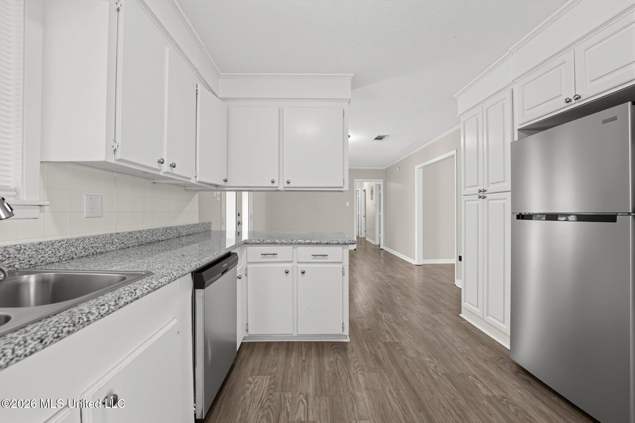 806 Louis Wilson Drive Property Photo 16