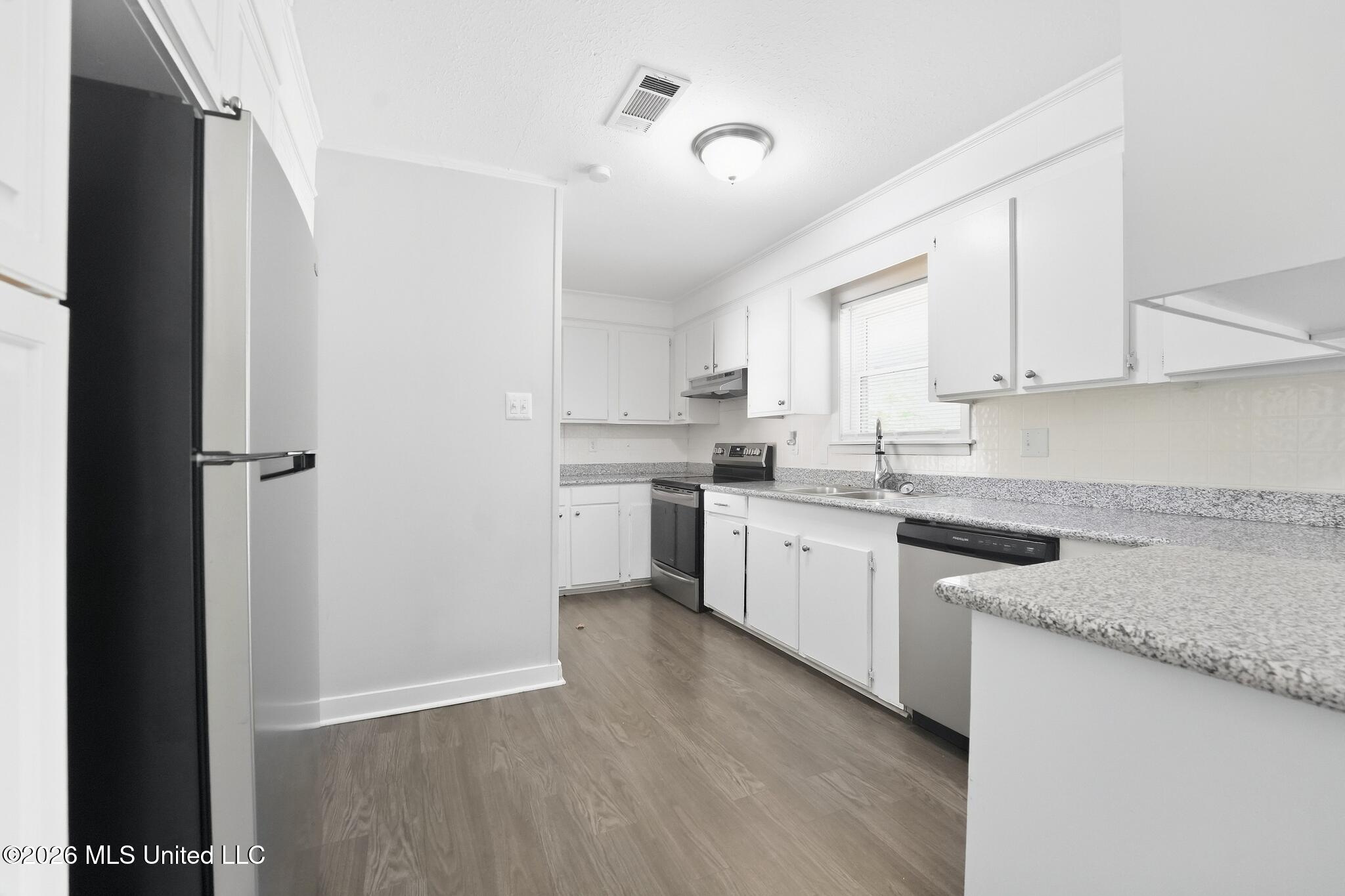 806 Louis Wilson Drive Property Photo 17