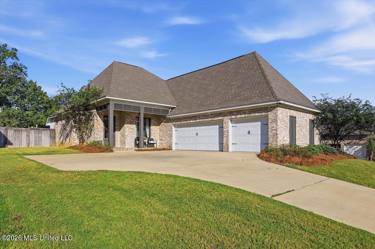141 Camden Lake Drive Property Photo 3