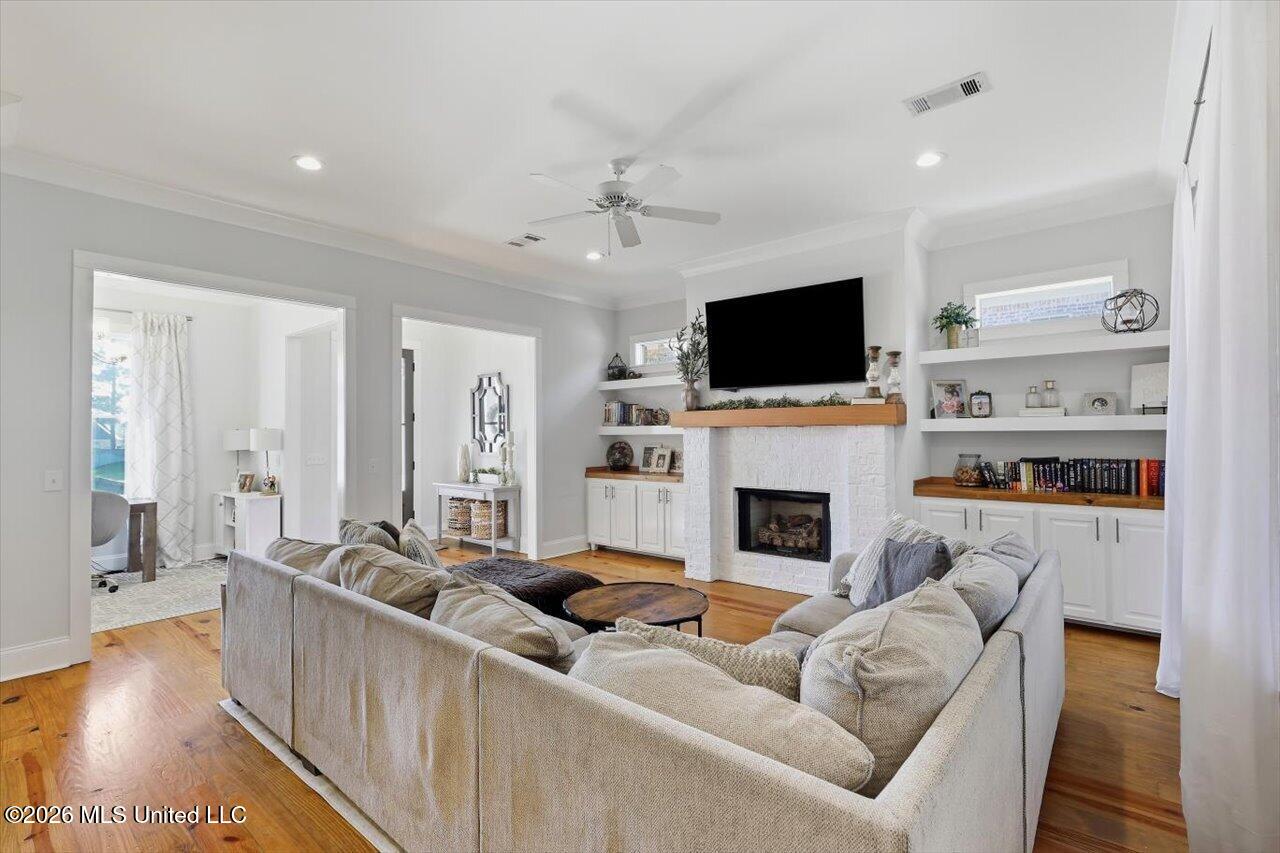 141 Camden Lake Drive Property Photo 9
