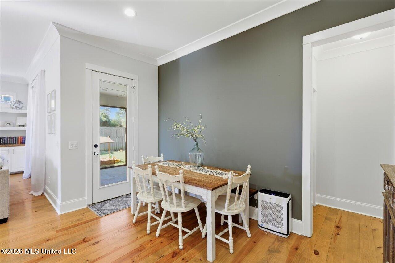 141 Camden Lake Drive Property Photo 17