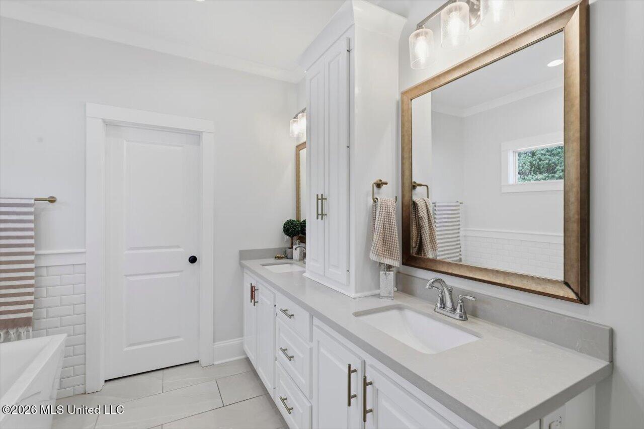141 Camden Lake Drive Property Photo 23