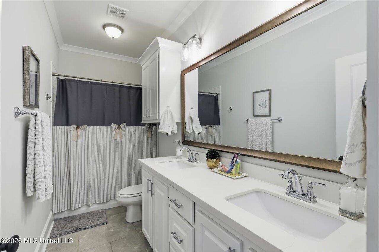 141 Camden Lake Drive Property Photo 27
