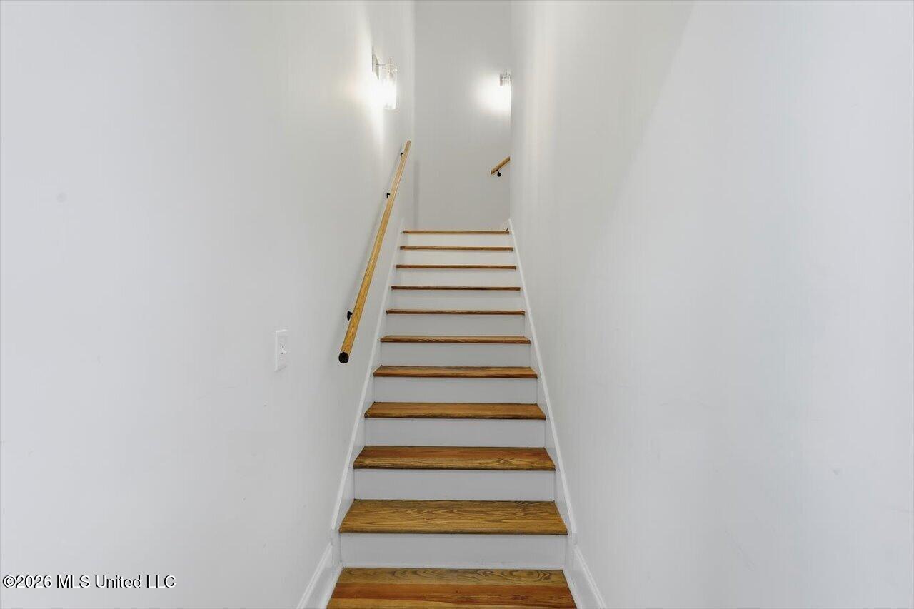 141 Camden Lake Drive Property Photo 29
