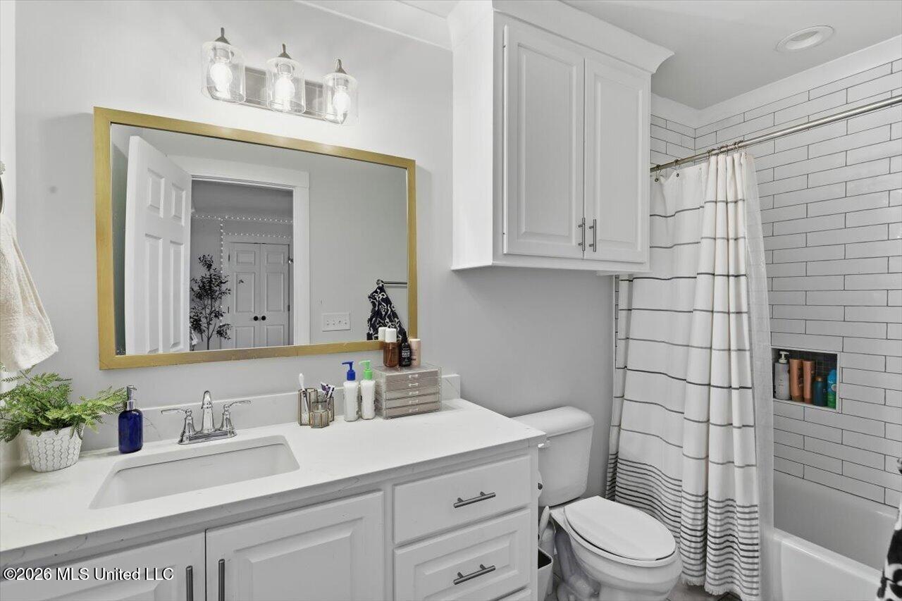 141 Camden Lake Drive Property Photo 31