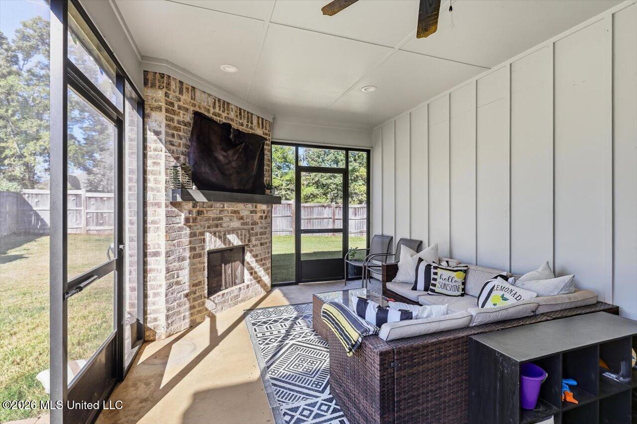 141 Camden Lake Drive Property Photo 33