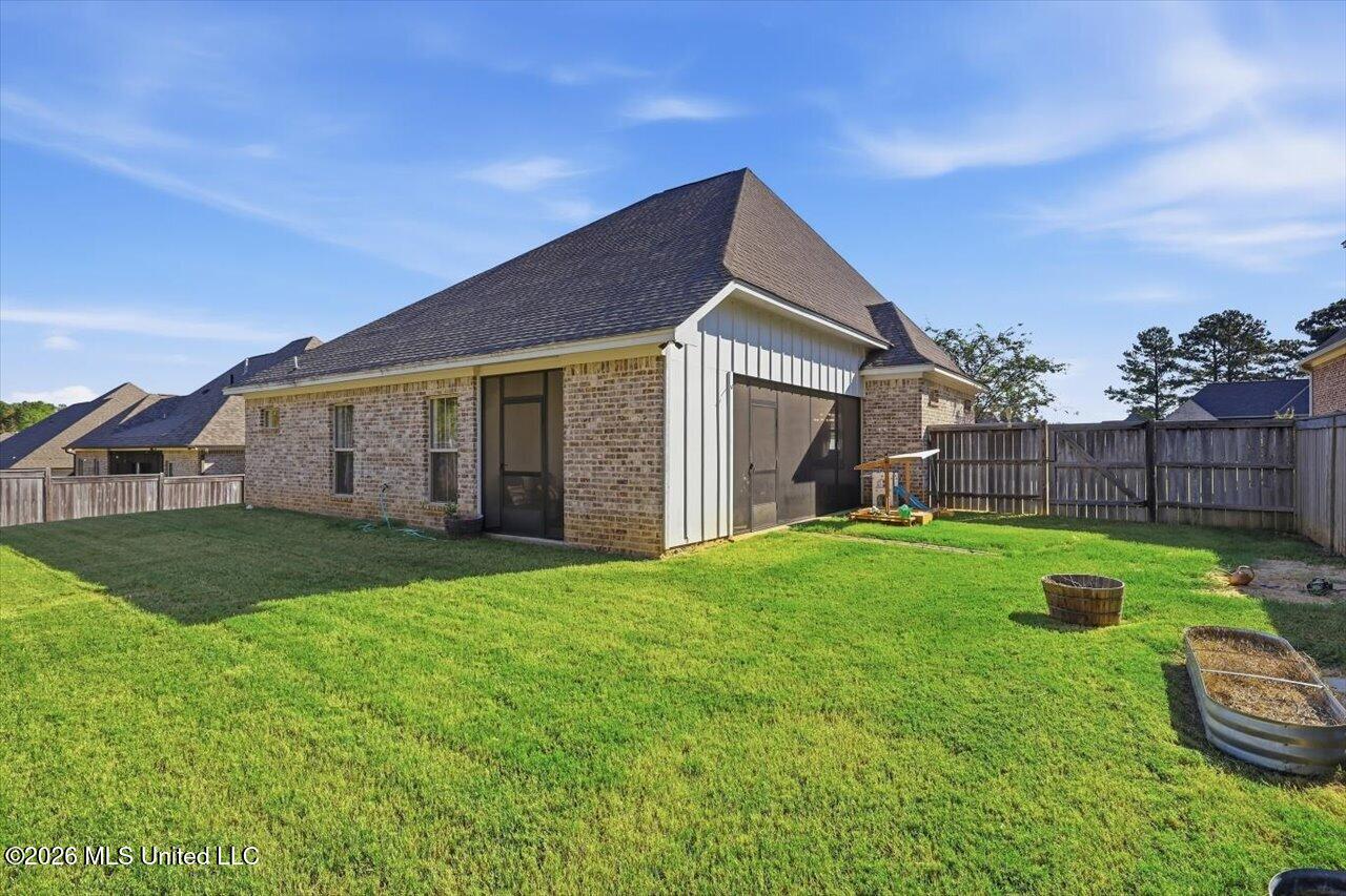 141 Camden Lake Drive Property Photo 35