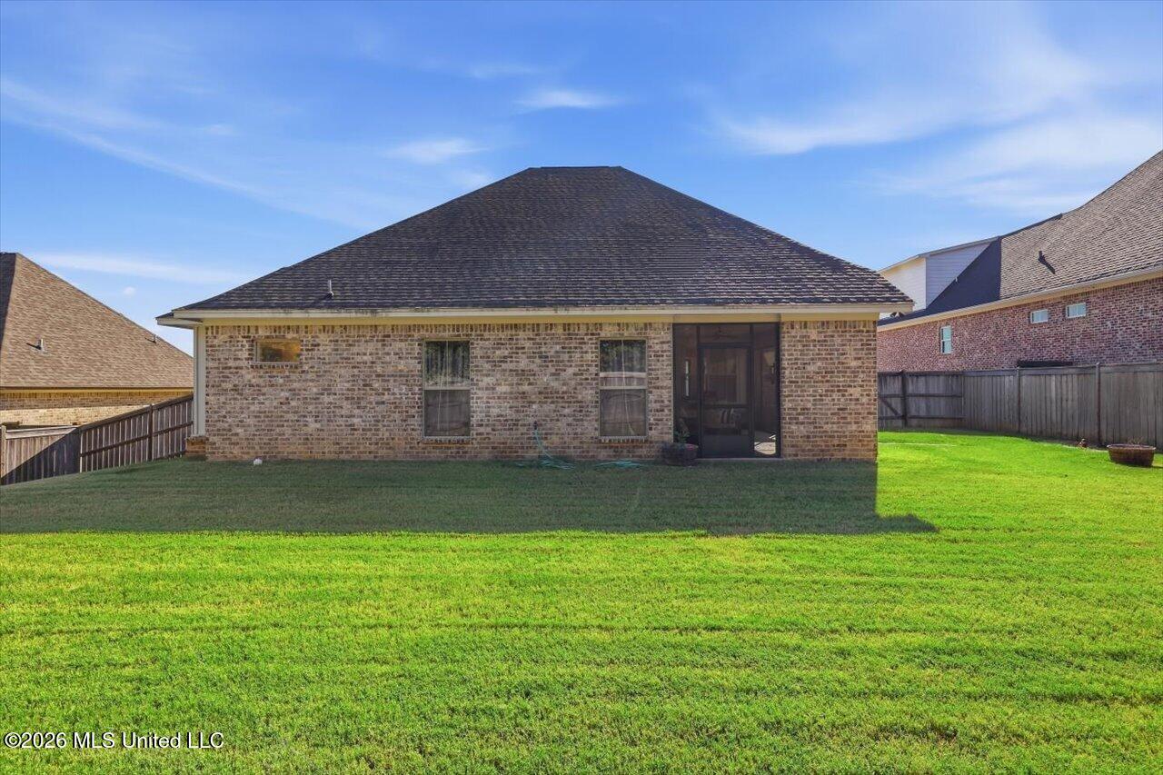 141 Camden Lake Drive Property Photo 36