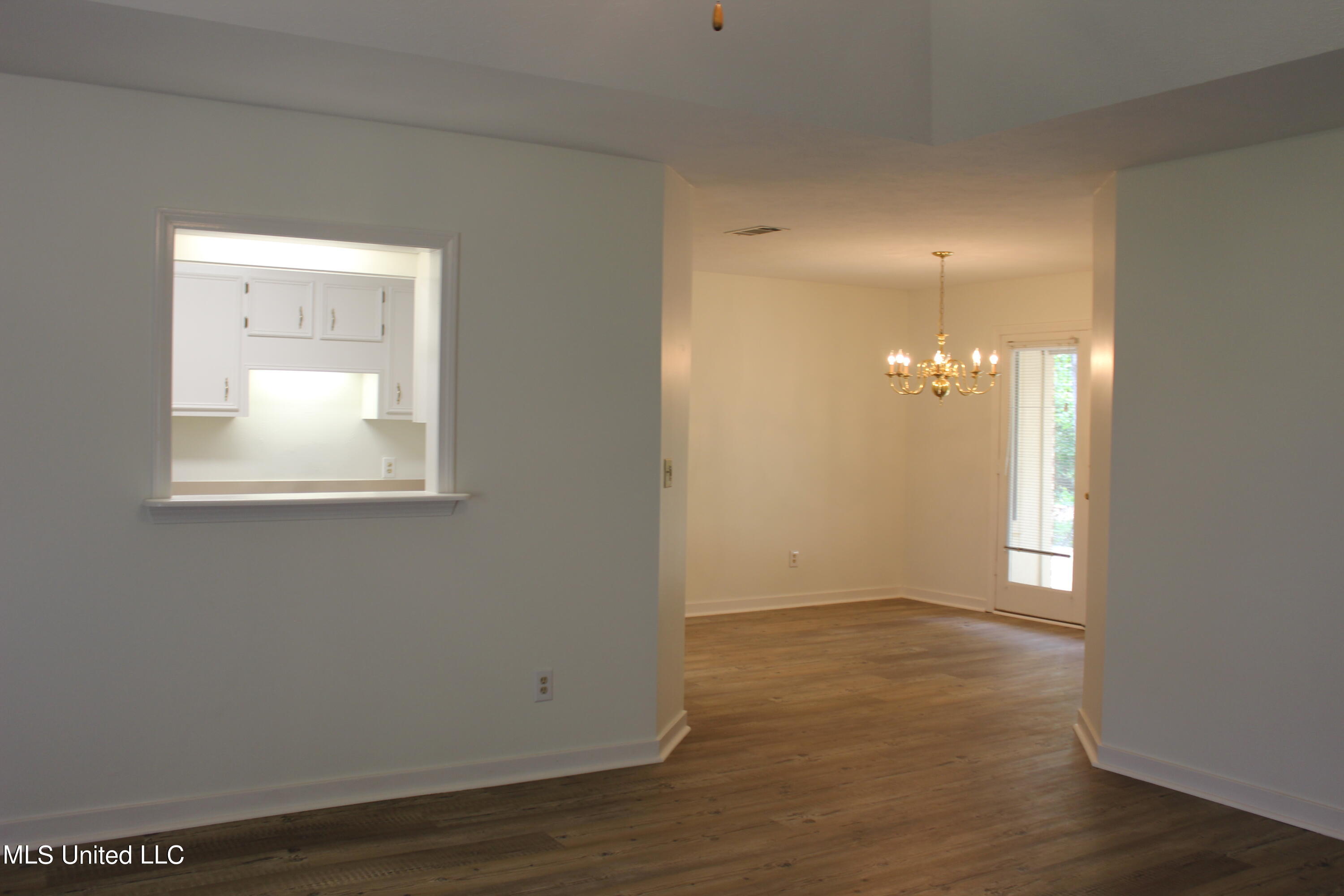 13 Mallard Pointe Circle Property Photo 5
