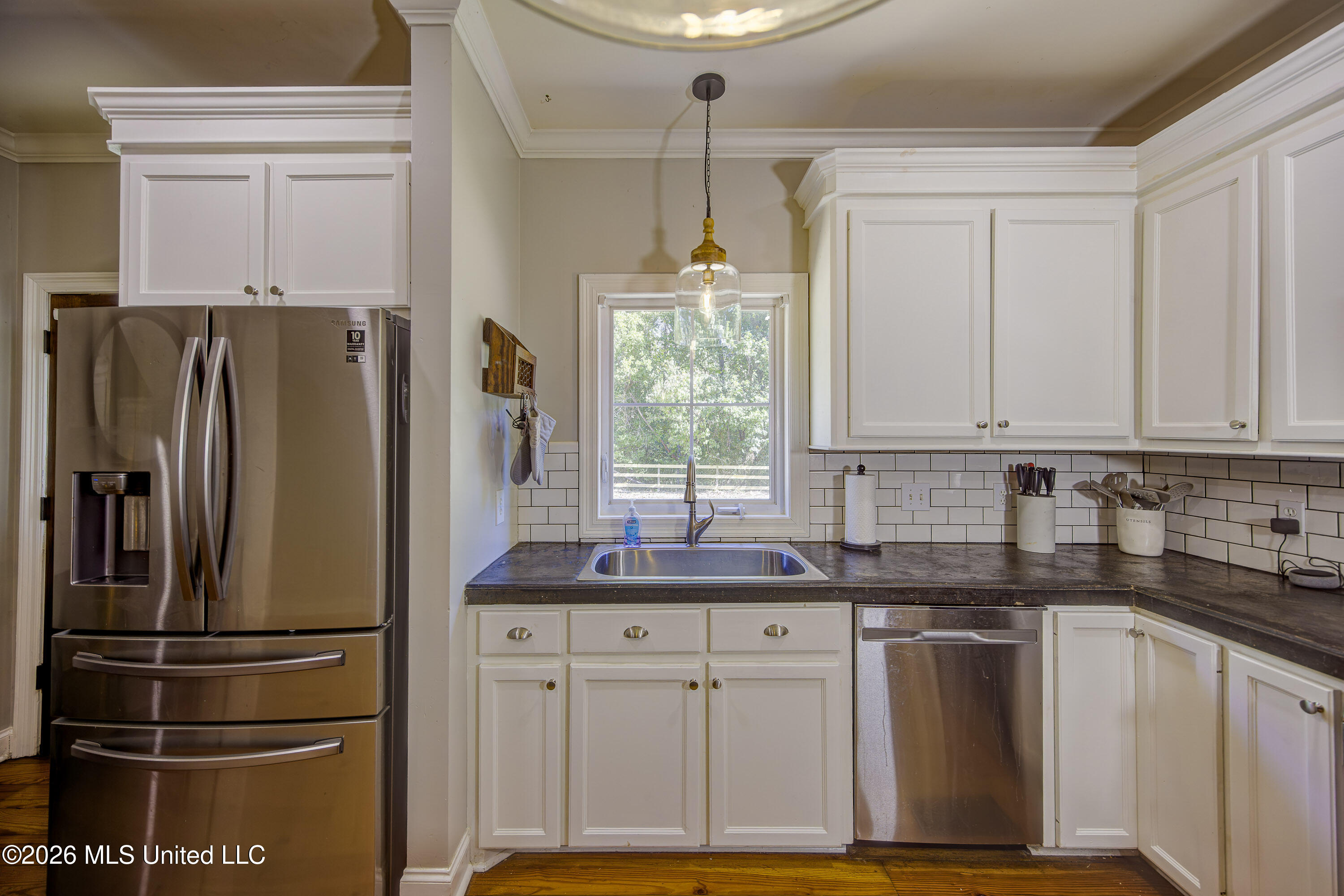 7025 Highway 433 Property Photo 6