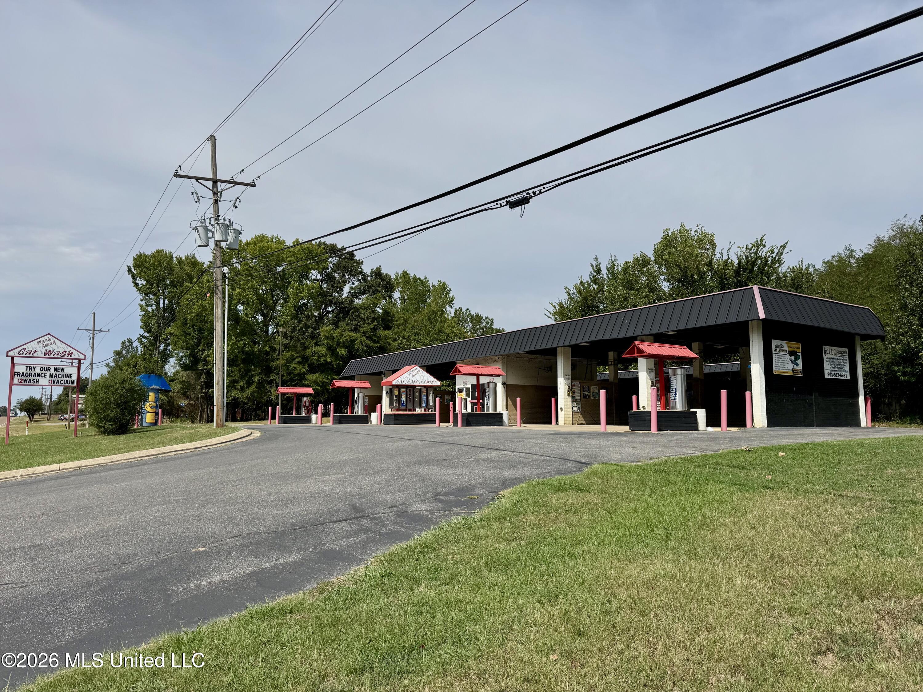 5718 Goodman Road Property Photo 1