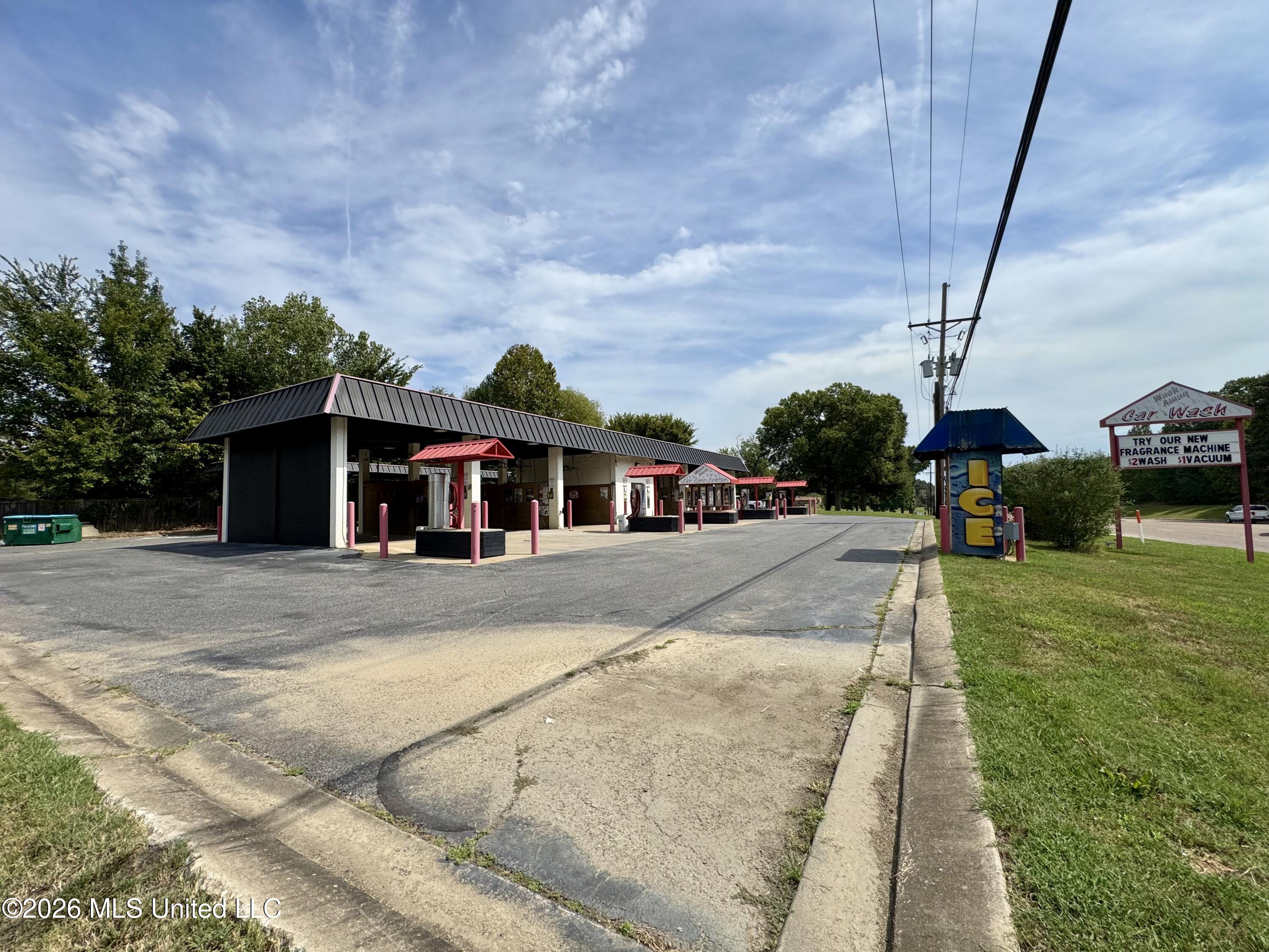 5718 Goodman Road Property Photo 2