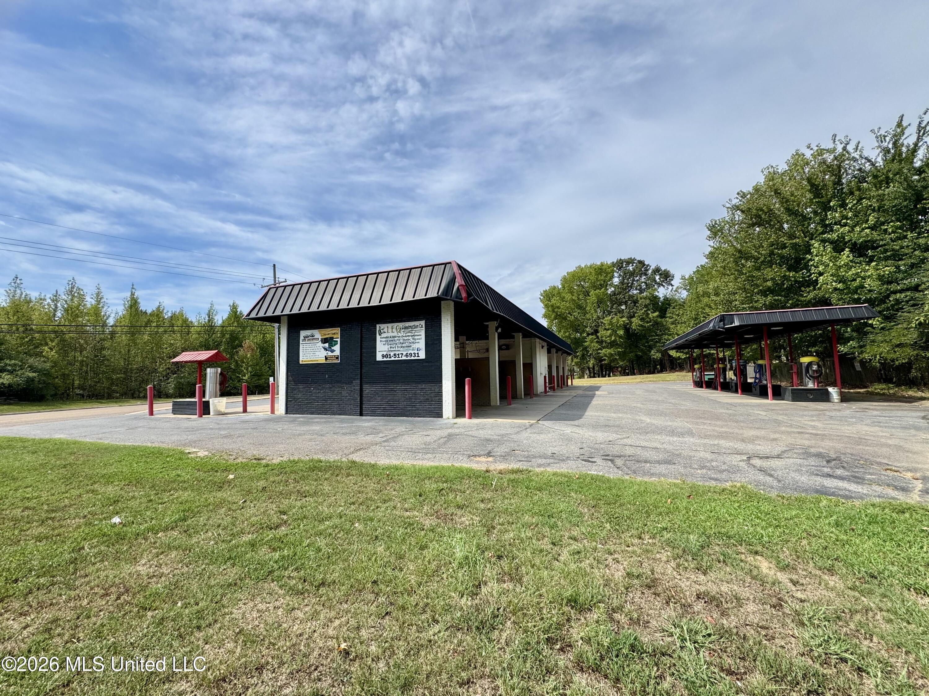 5718 Goodman Road Property Photo 3