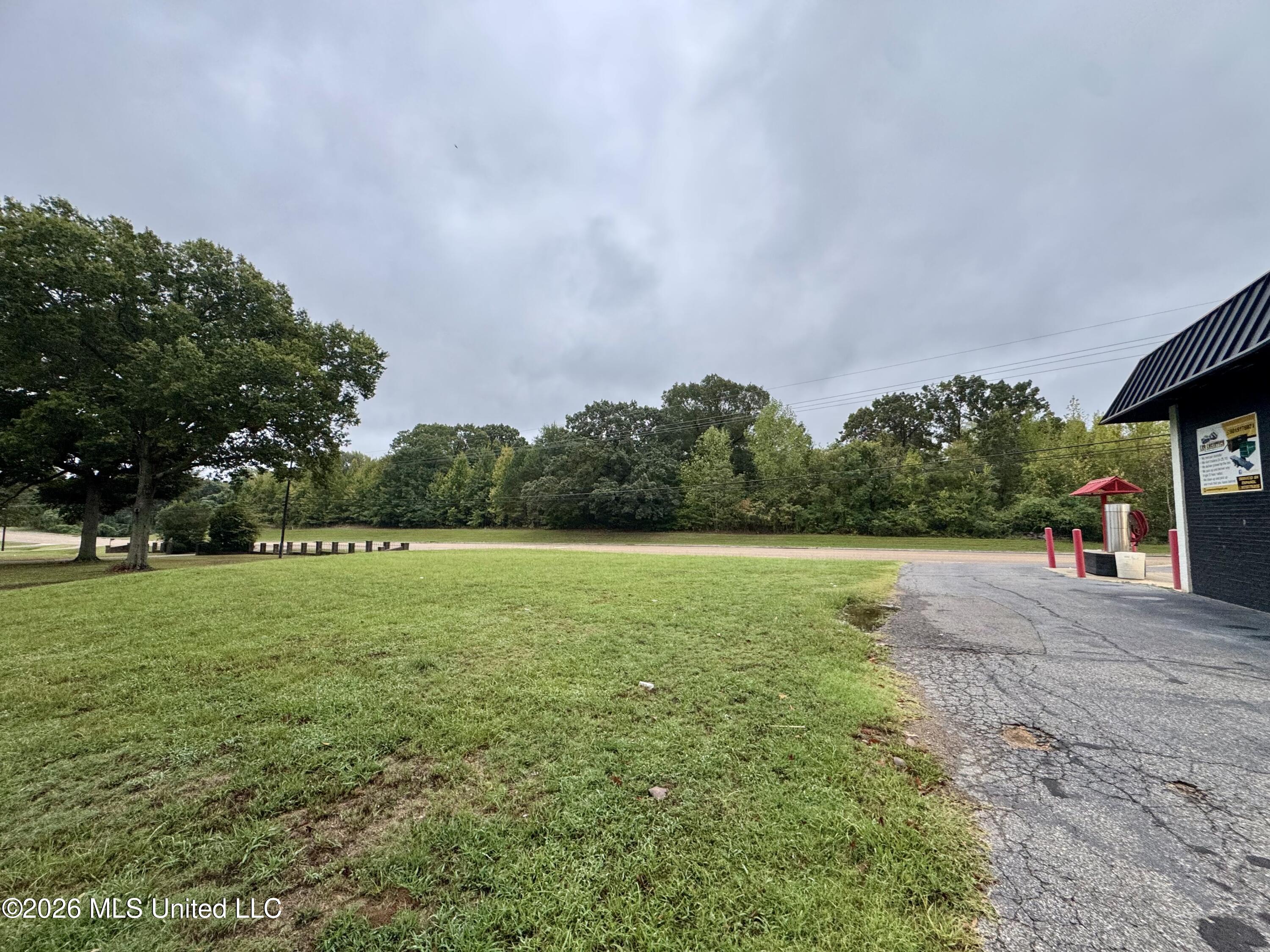 5718 Goodman Road Property Photo 9