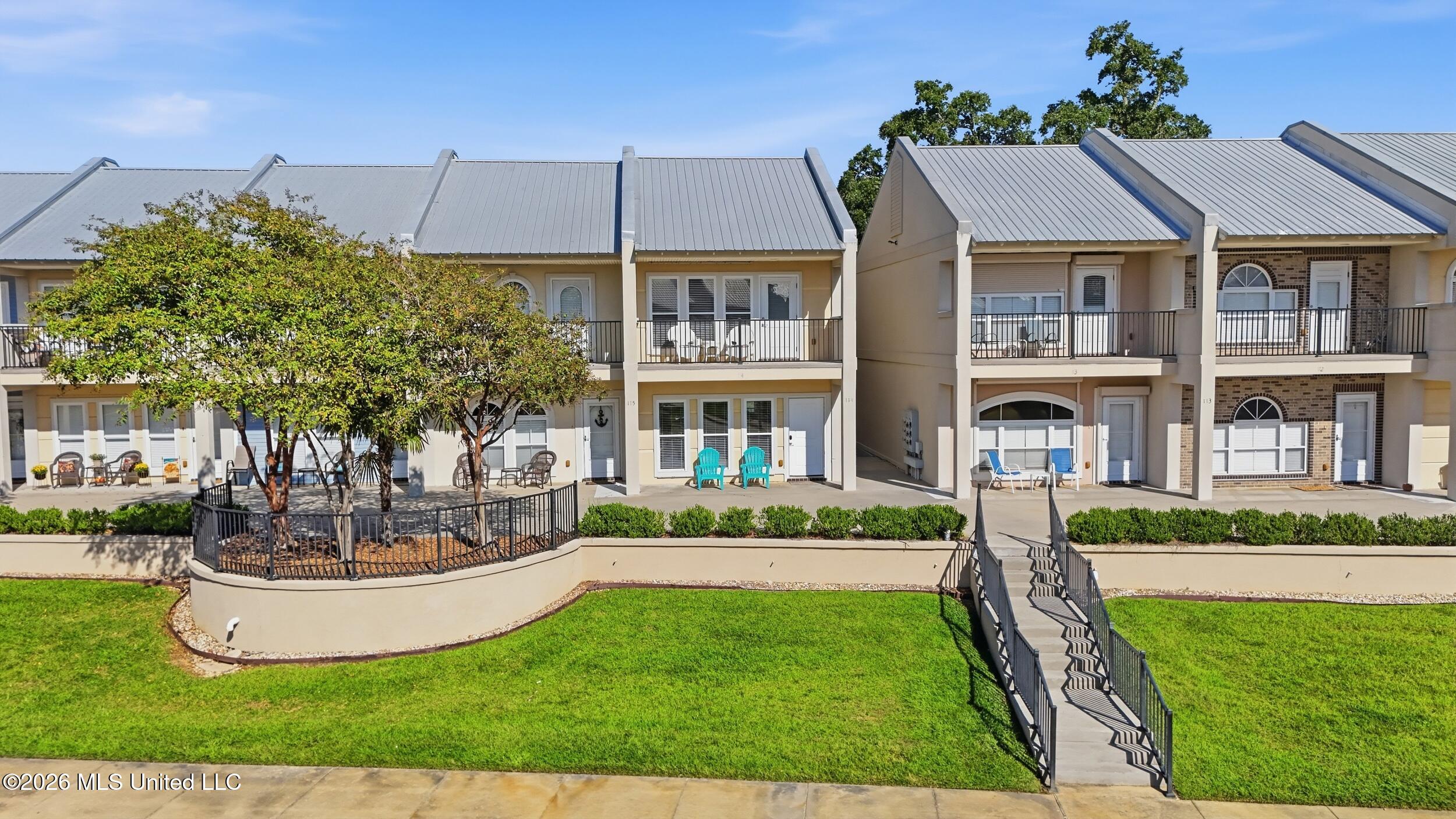 548 Beach Boulevard Property Photo 2