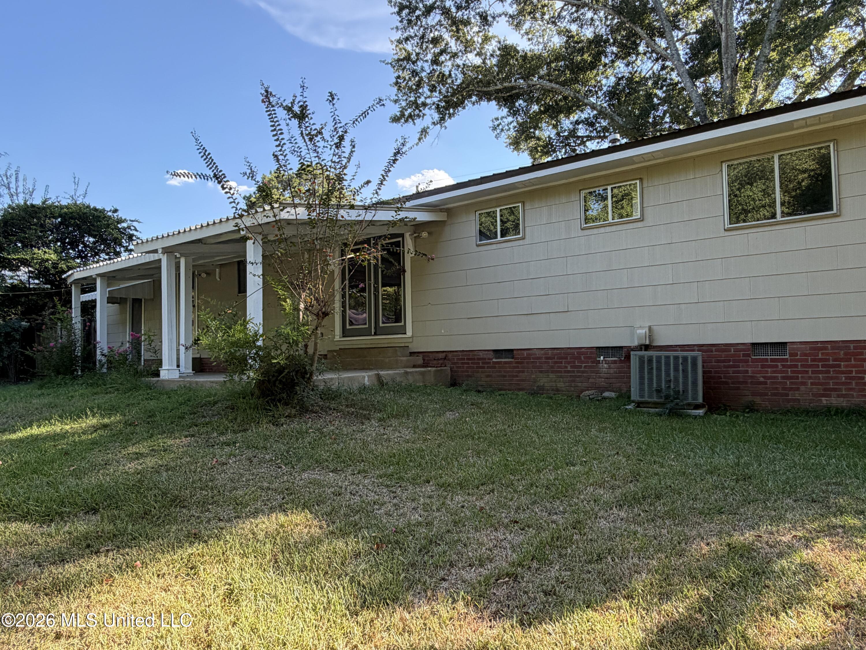 1348 Winterview Drive Property Photo 8