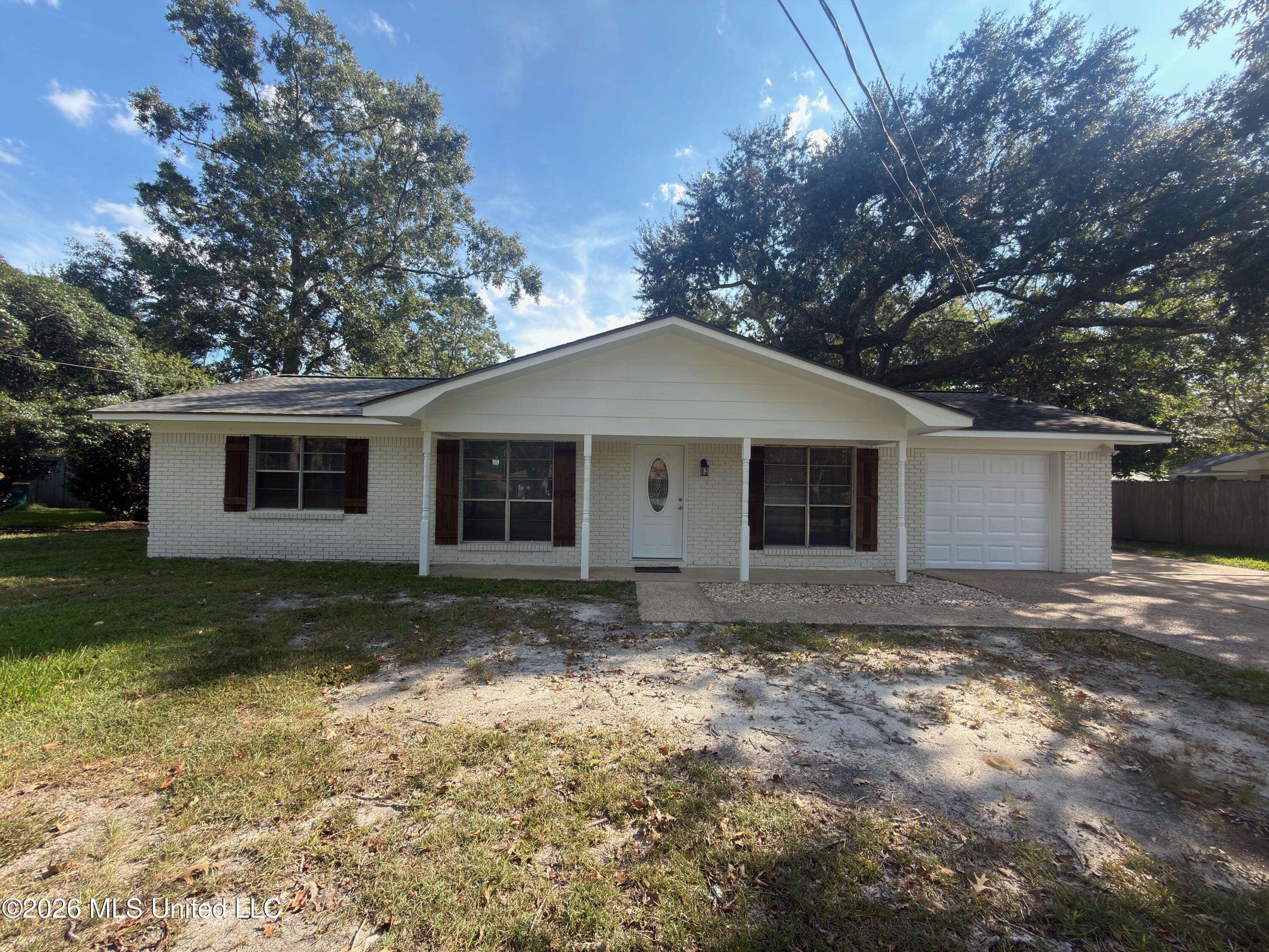 905 Laura Street Property Photo 1