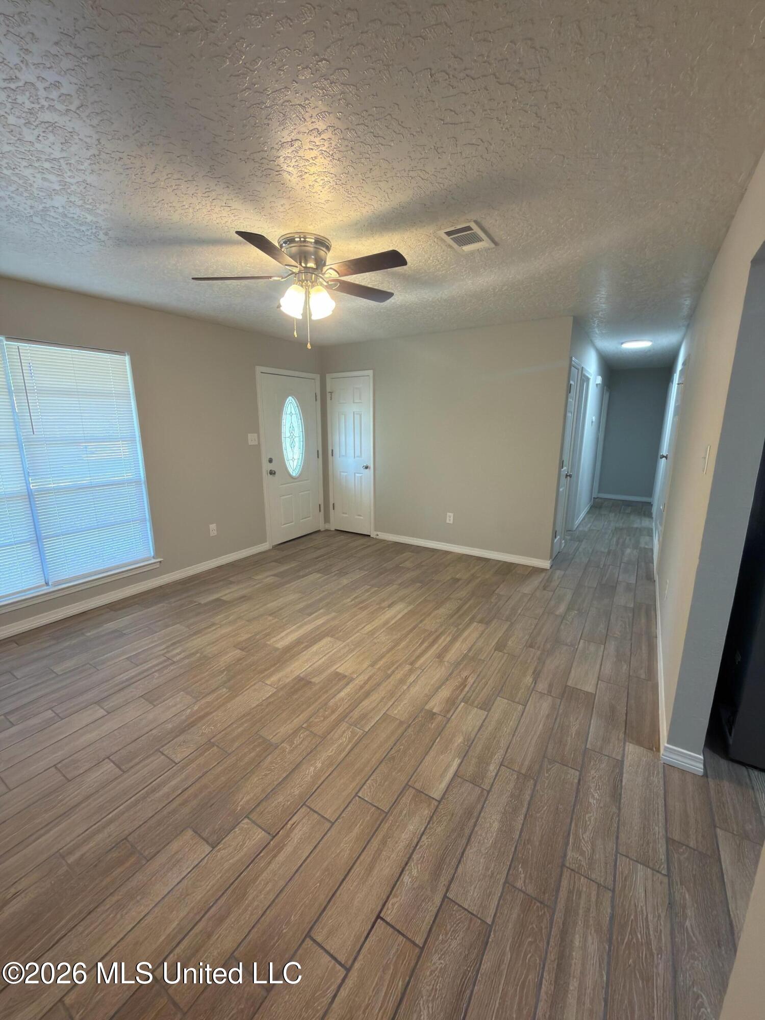 905 Laura Street Property Photo 5