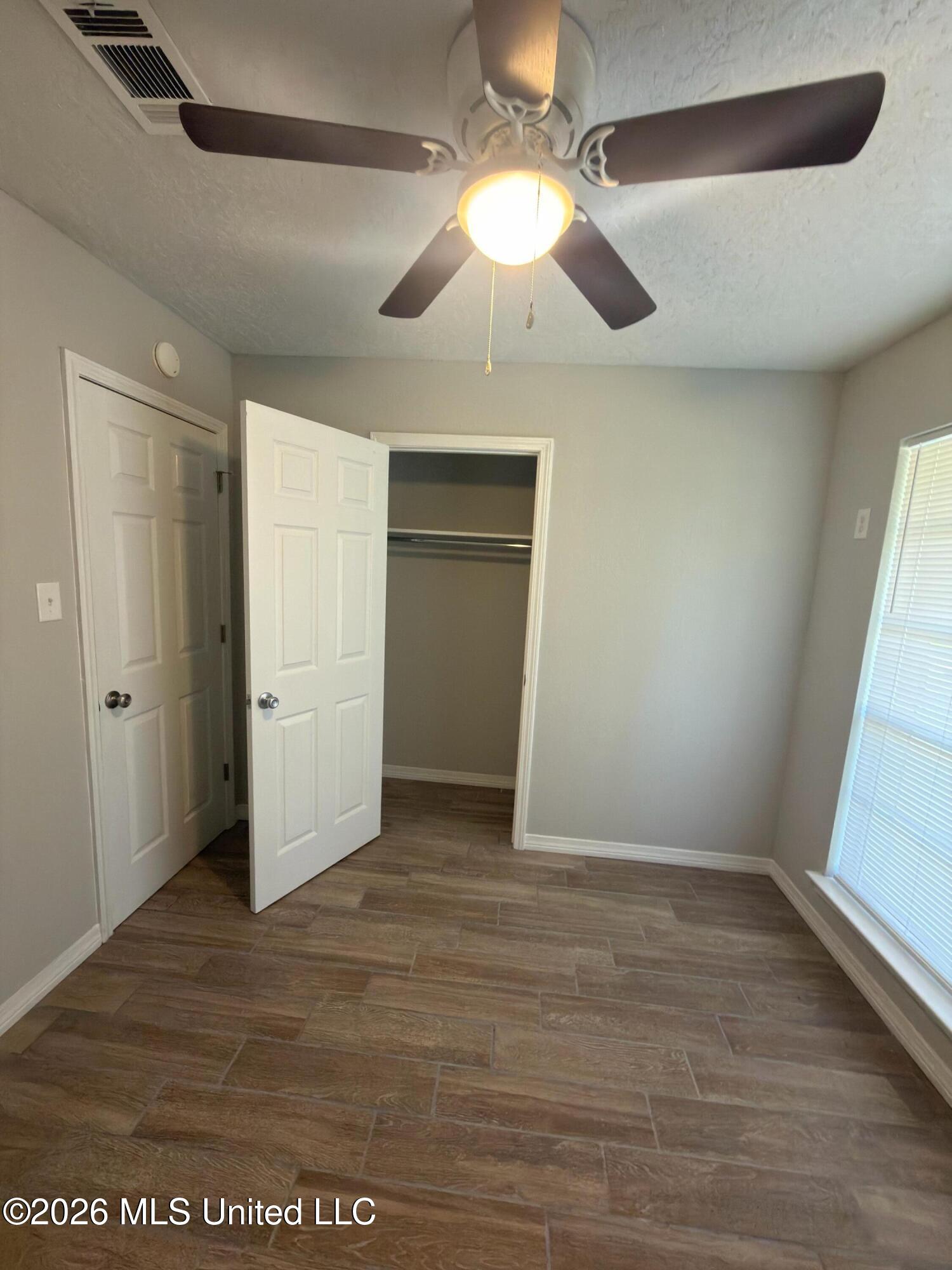 905 Laura Street Property Photo 8
