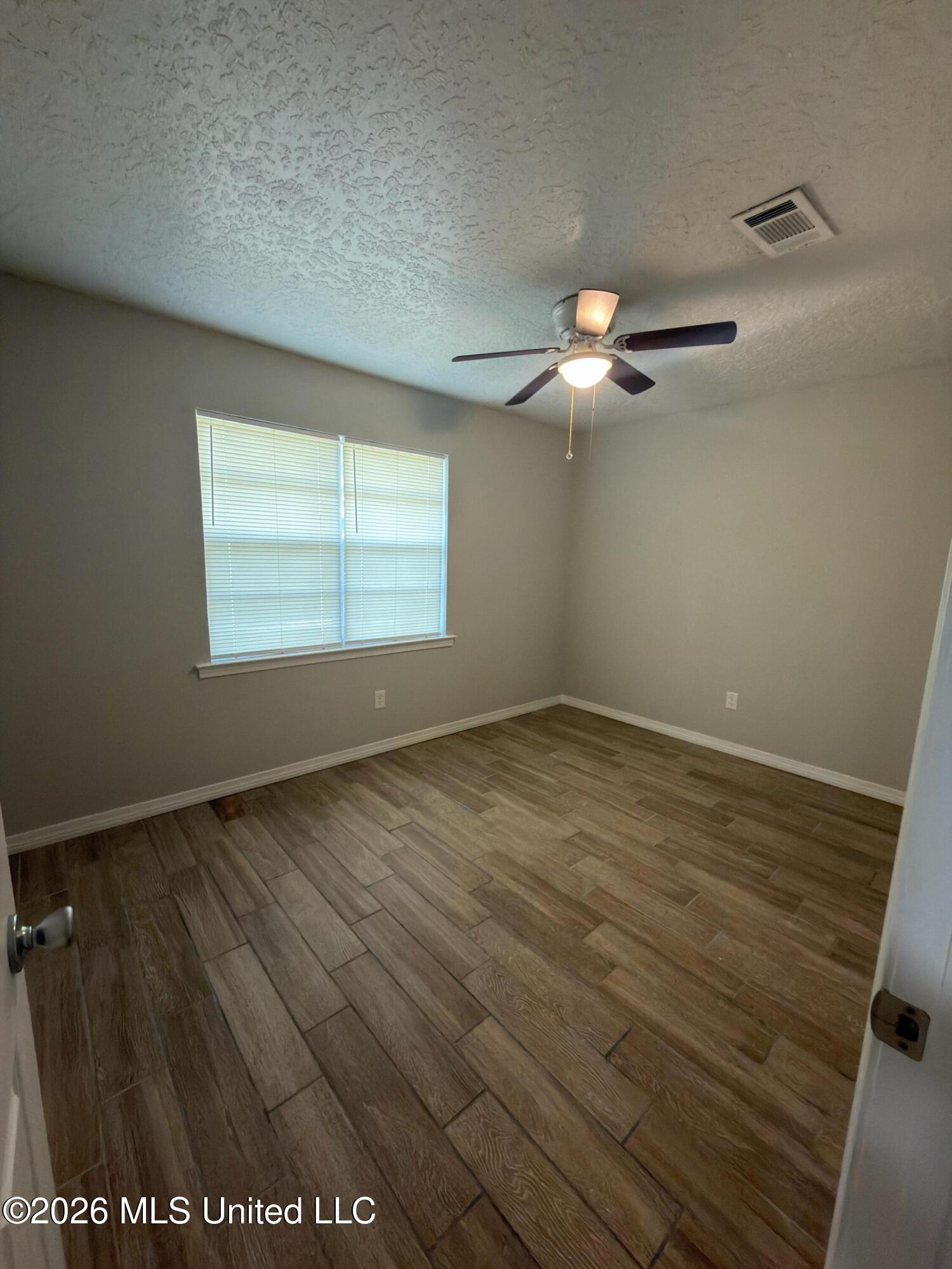 905 Laura Street Property Photo 10