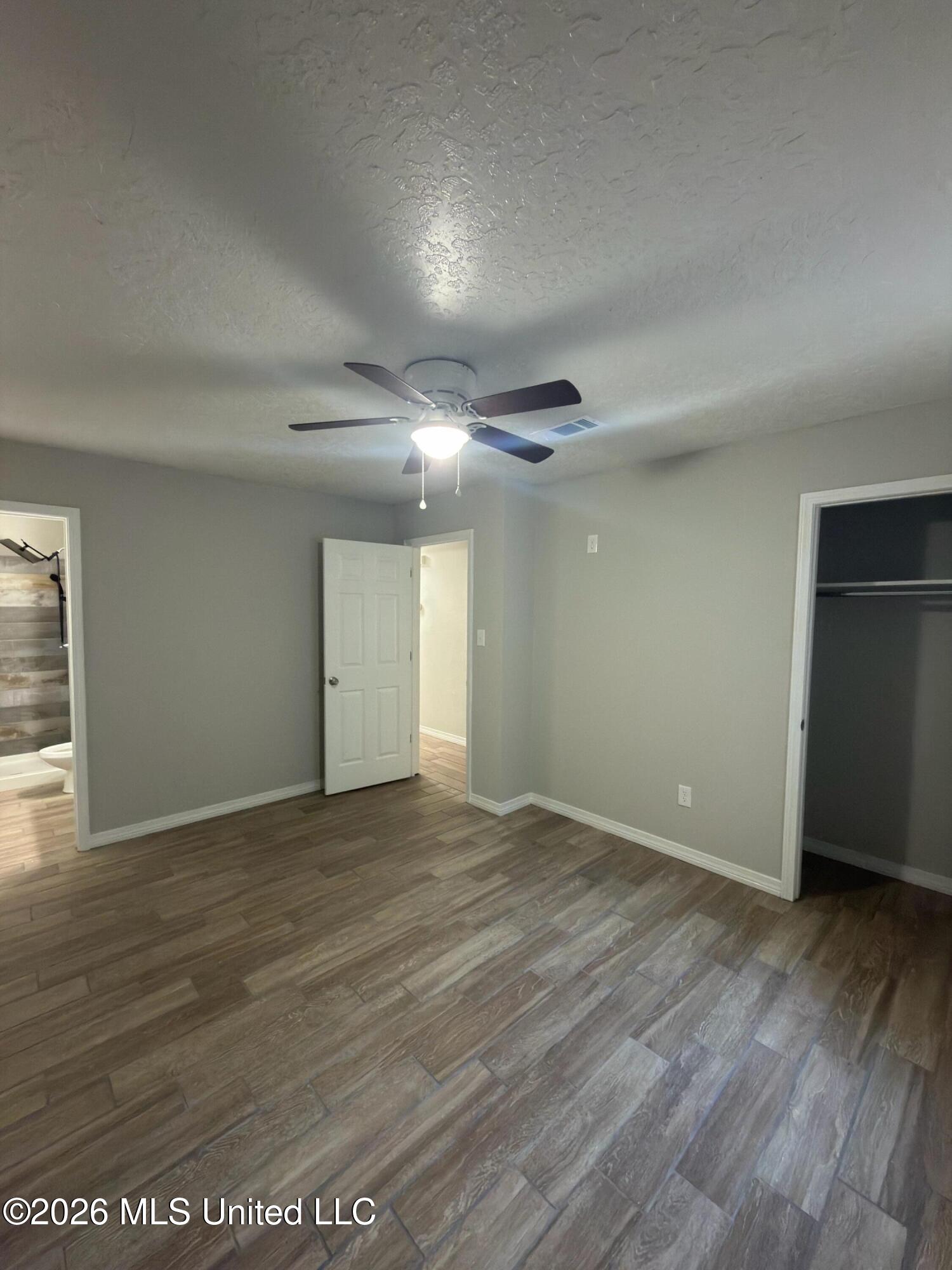 905 Laura Street Property Photo 11