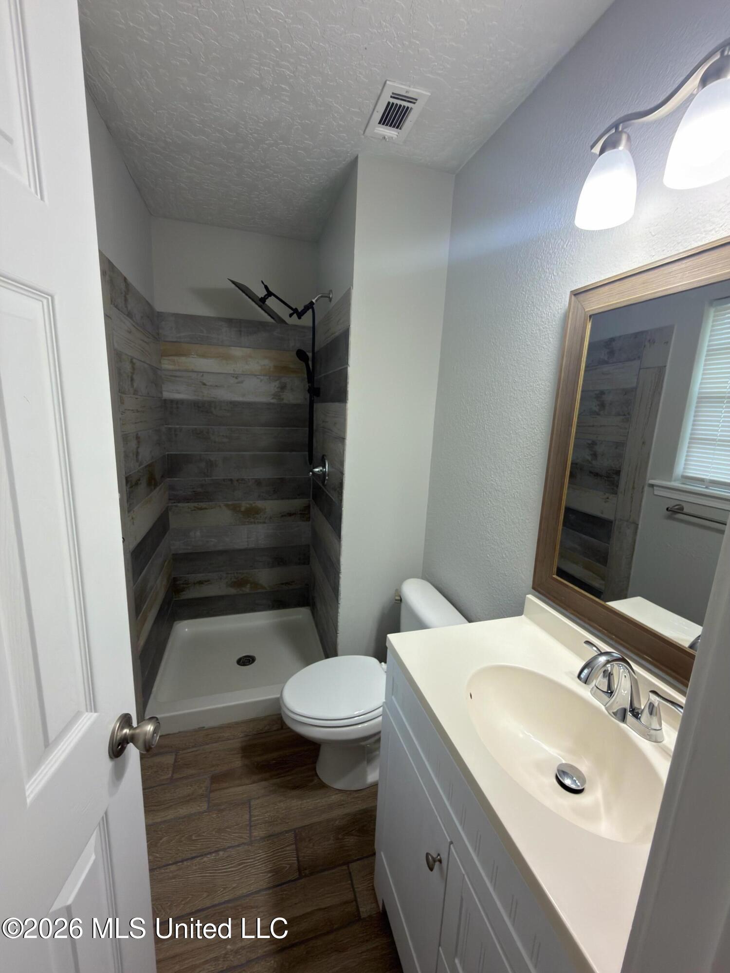 905 Laura Street Property Photo 12