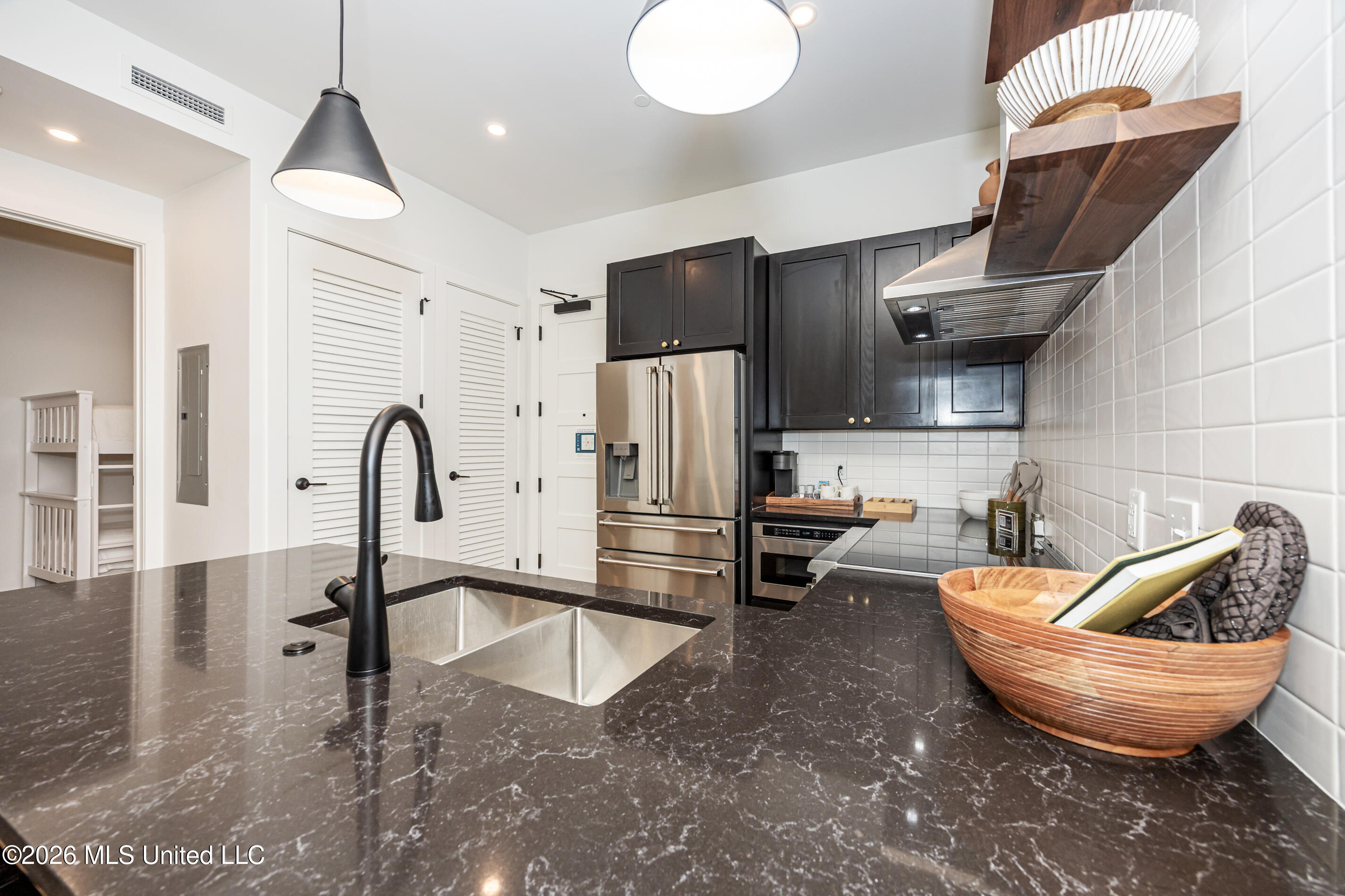 1515 Government Street Property Photo 9