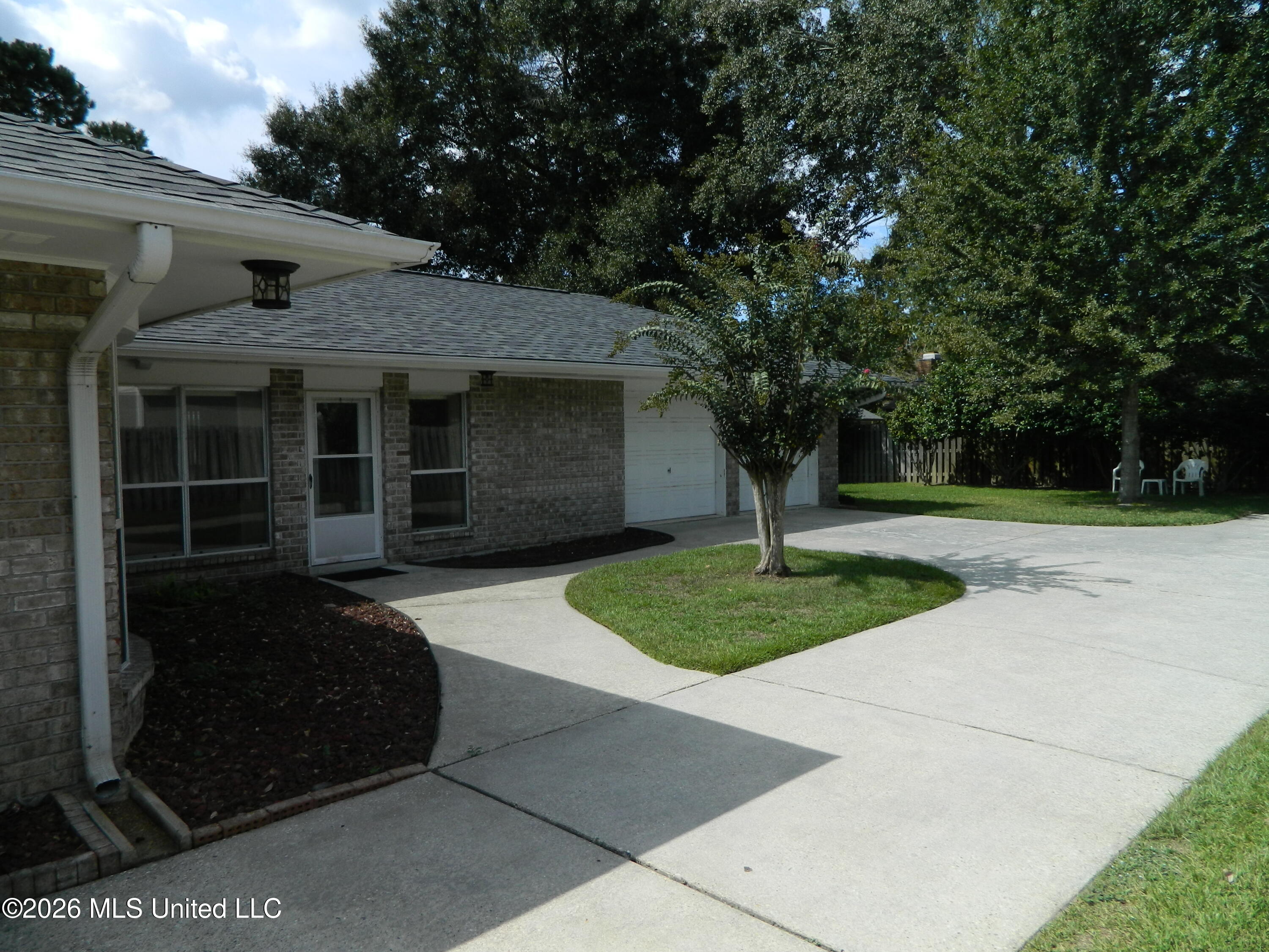 7929 Hilo Way Property Photo 3