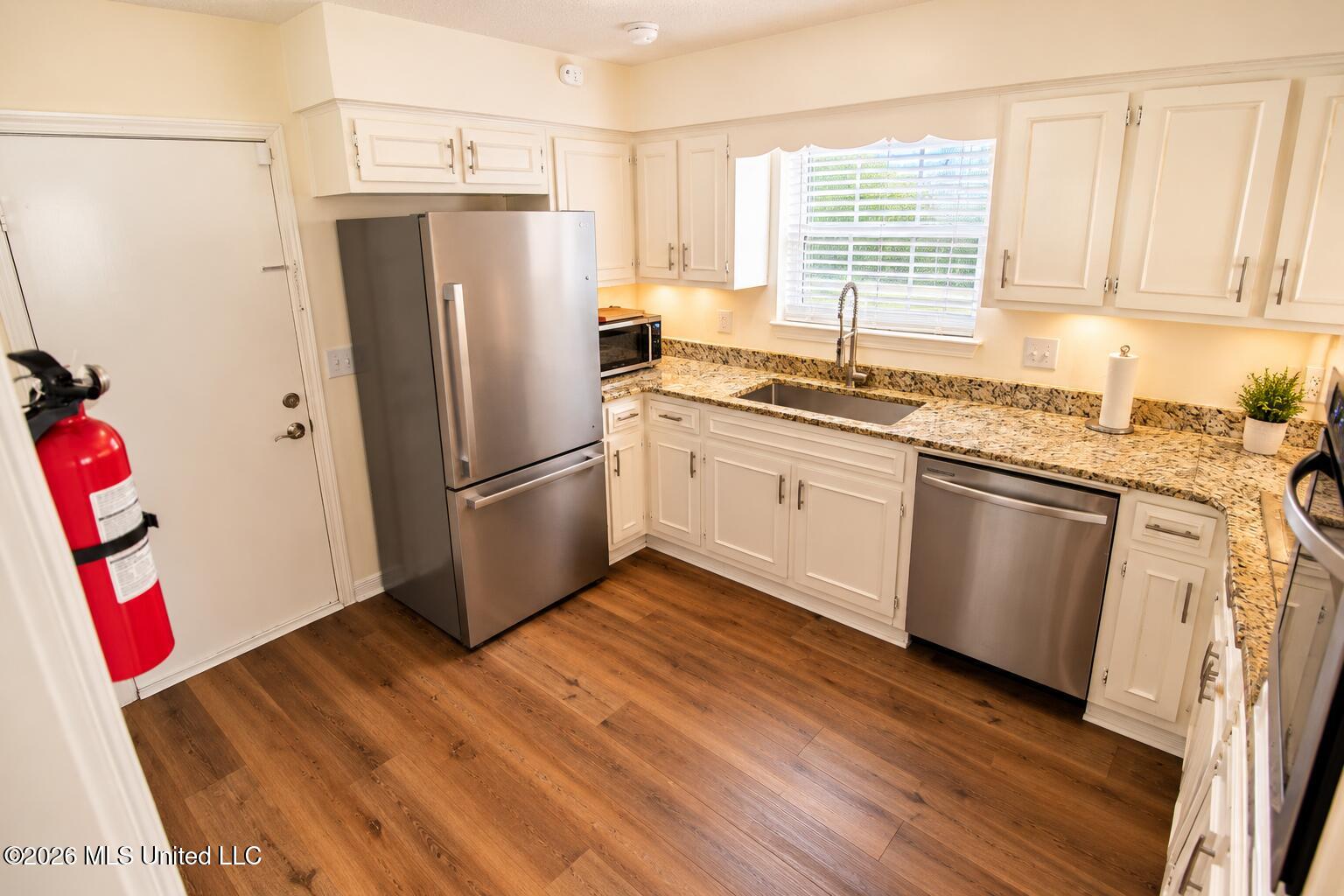 2184 Baywood Drive Property Photo 8