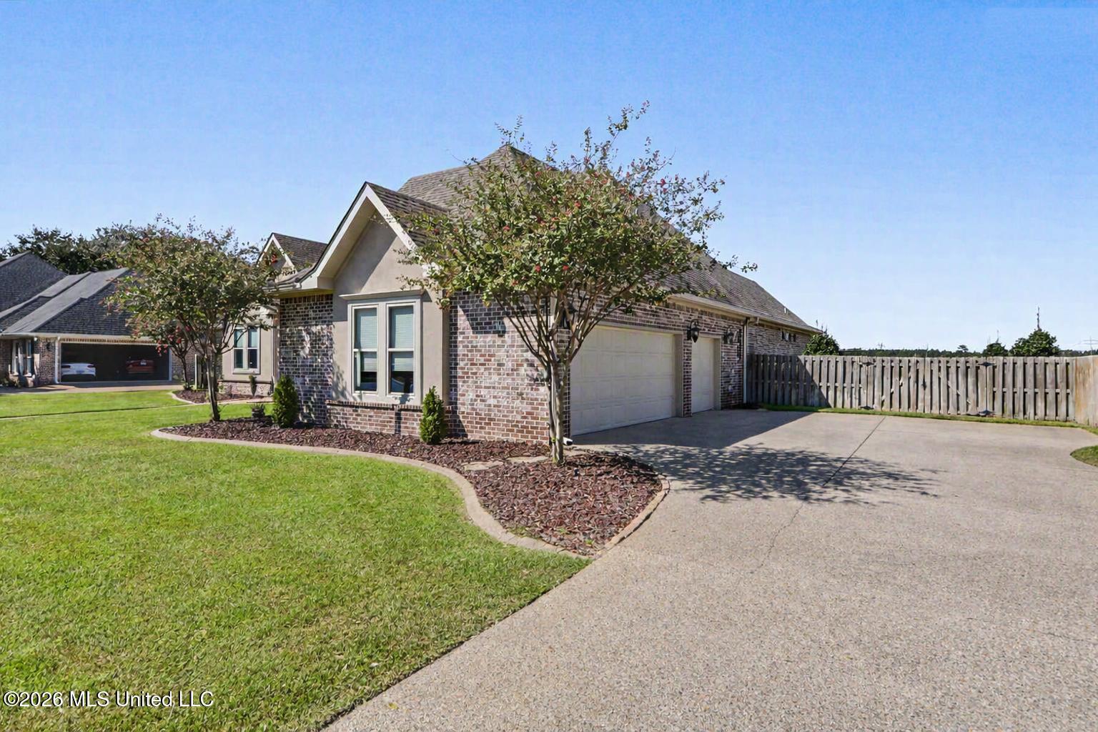 3008 Oakleigh Circle Property Photo 3