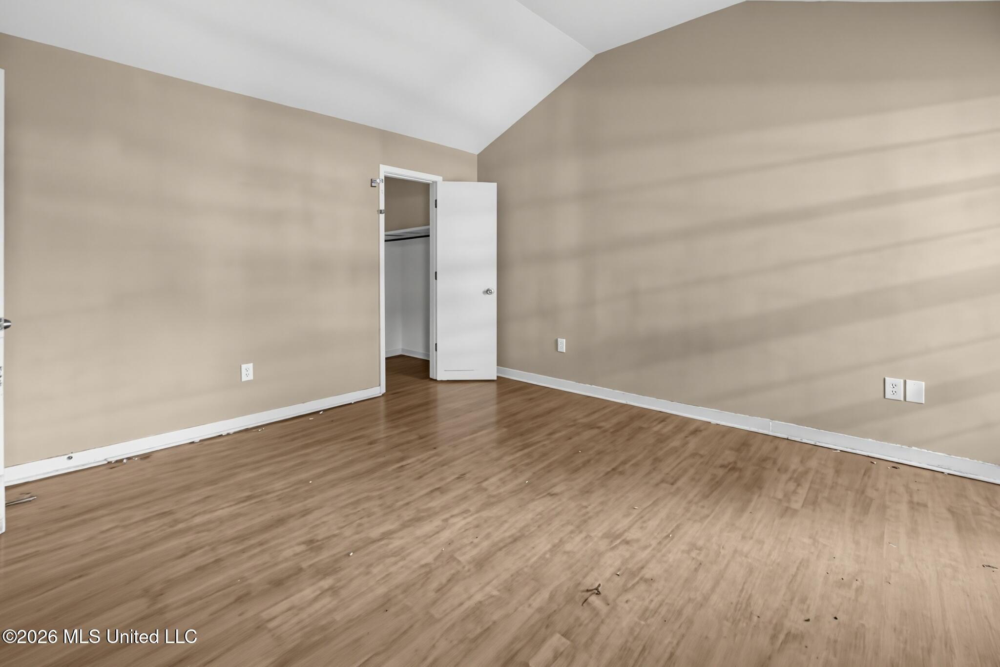 5424 Brookhollow Drive Property Photo 8