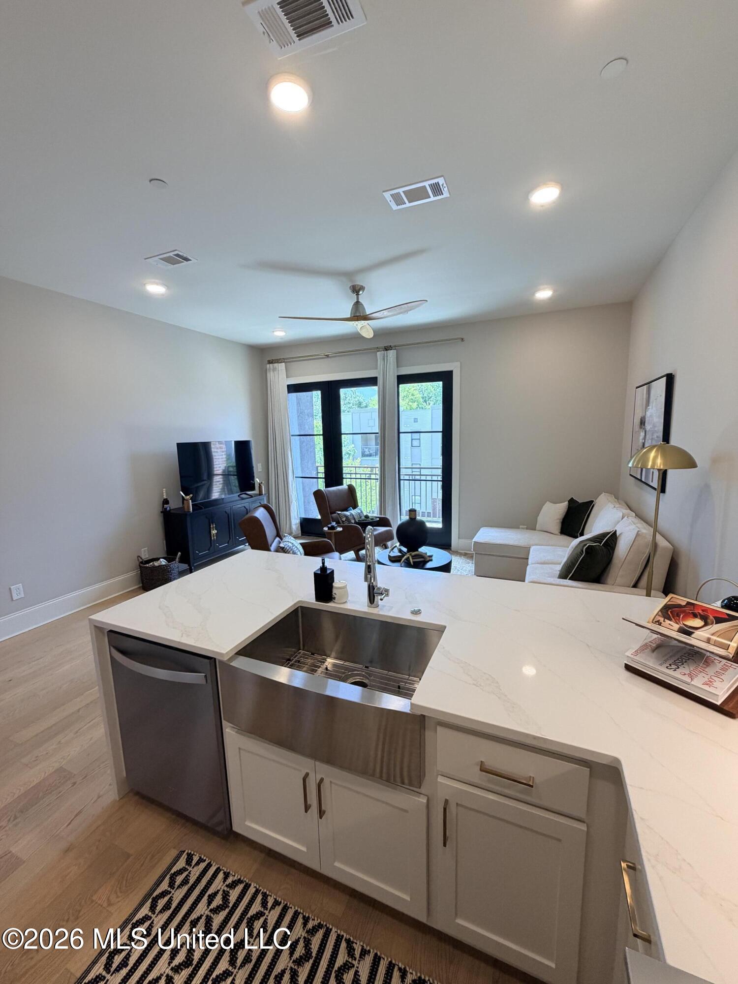 403 Russell Street Property Photo 2