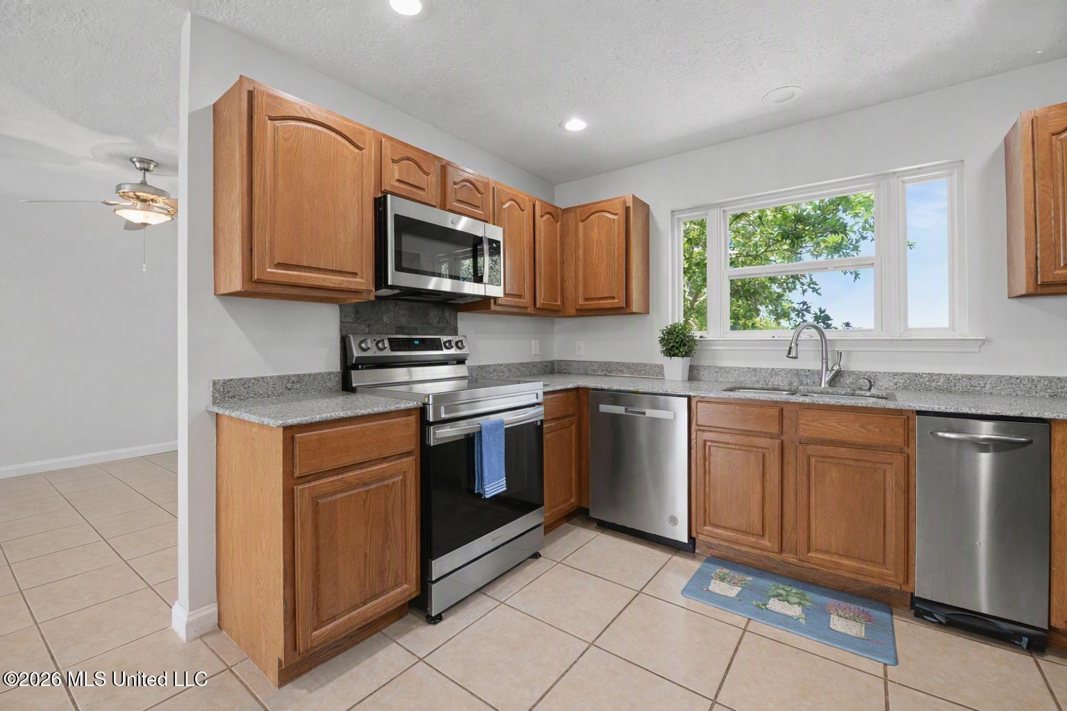 8217 Belle Fontaine Drive Property Photo 11