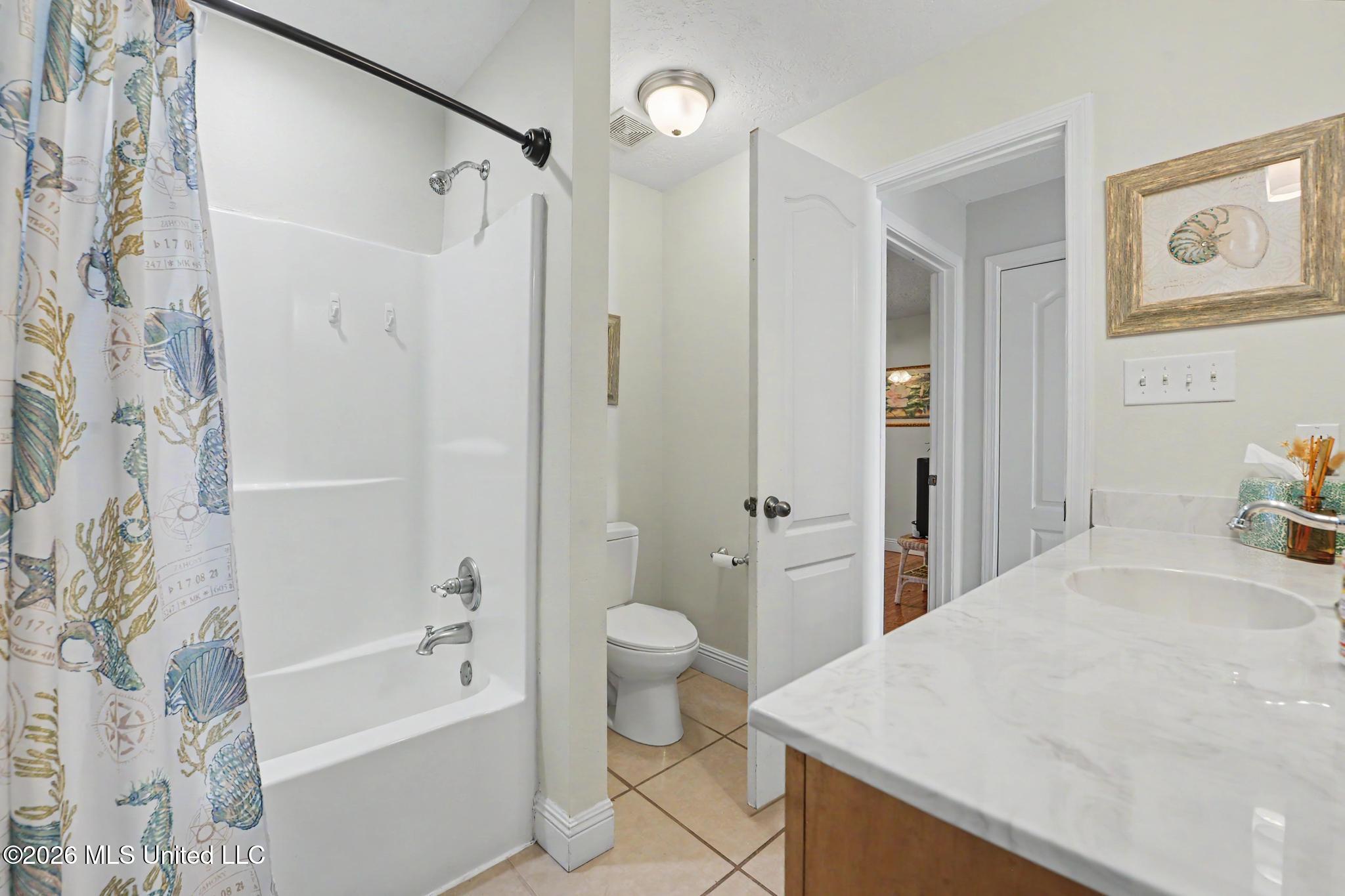8217 Belle Fontaine Drive Property Photo 27