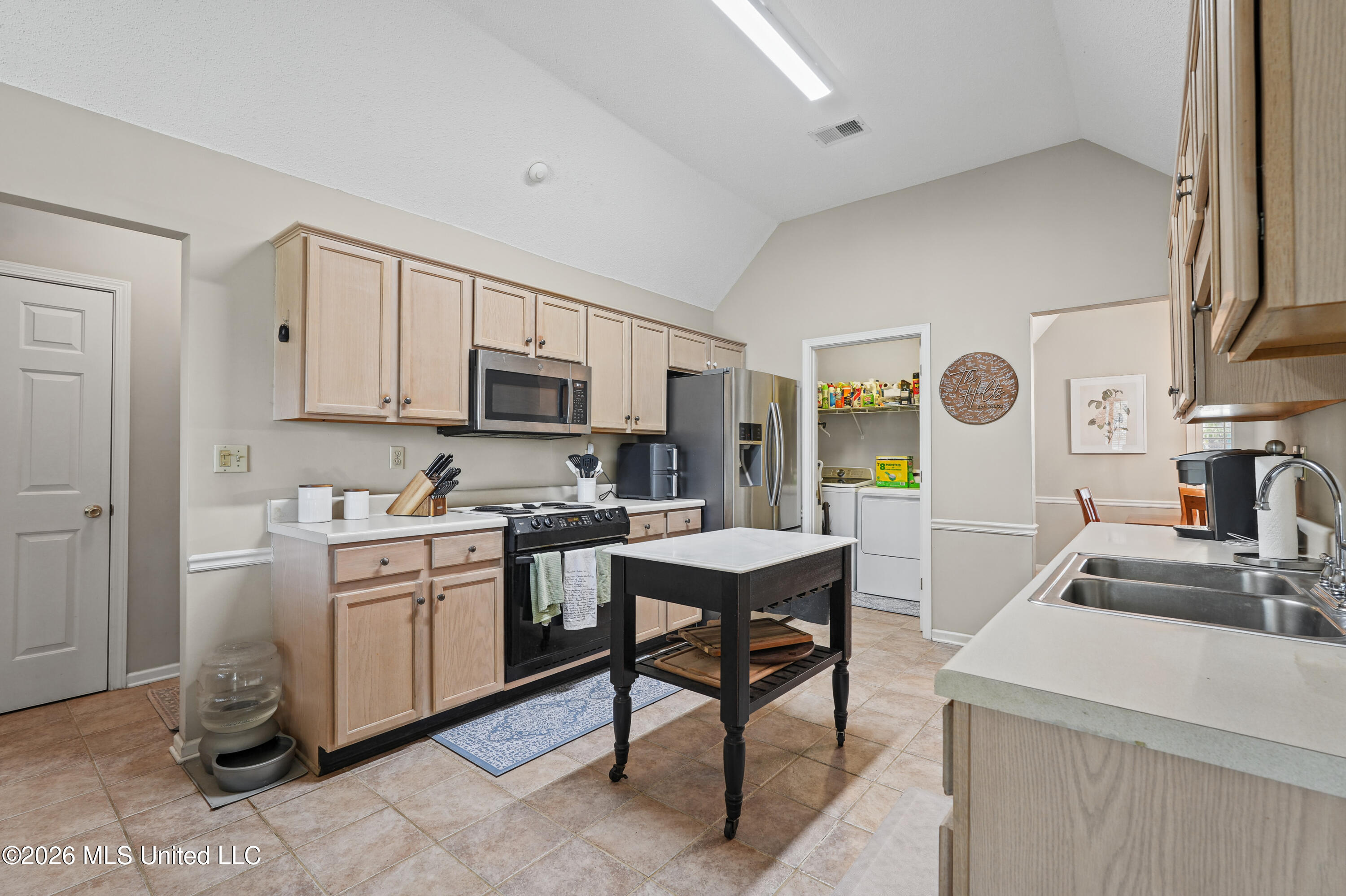 9102 Travis Drive Property Photo 8