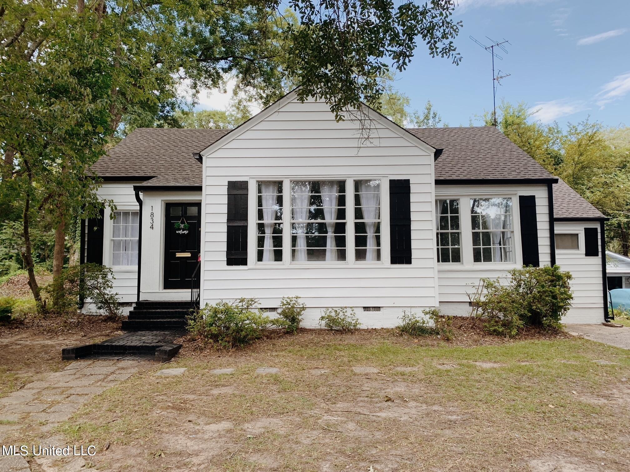 1834 Howard Street Property Photo 1
