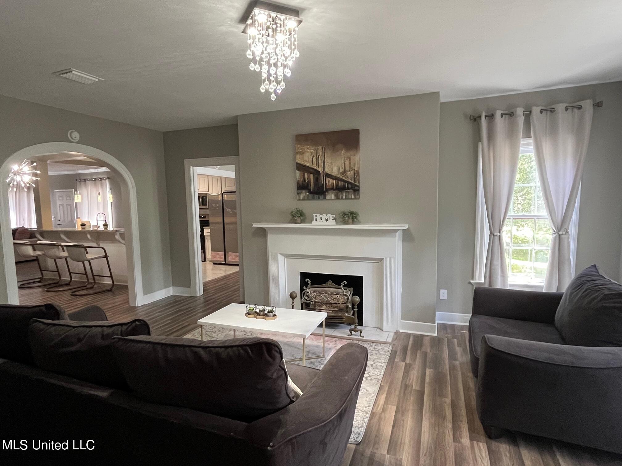 1834 Howard Street Property Photo 3