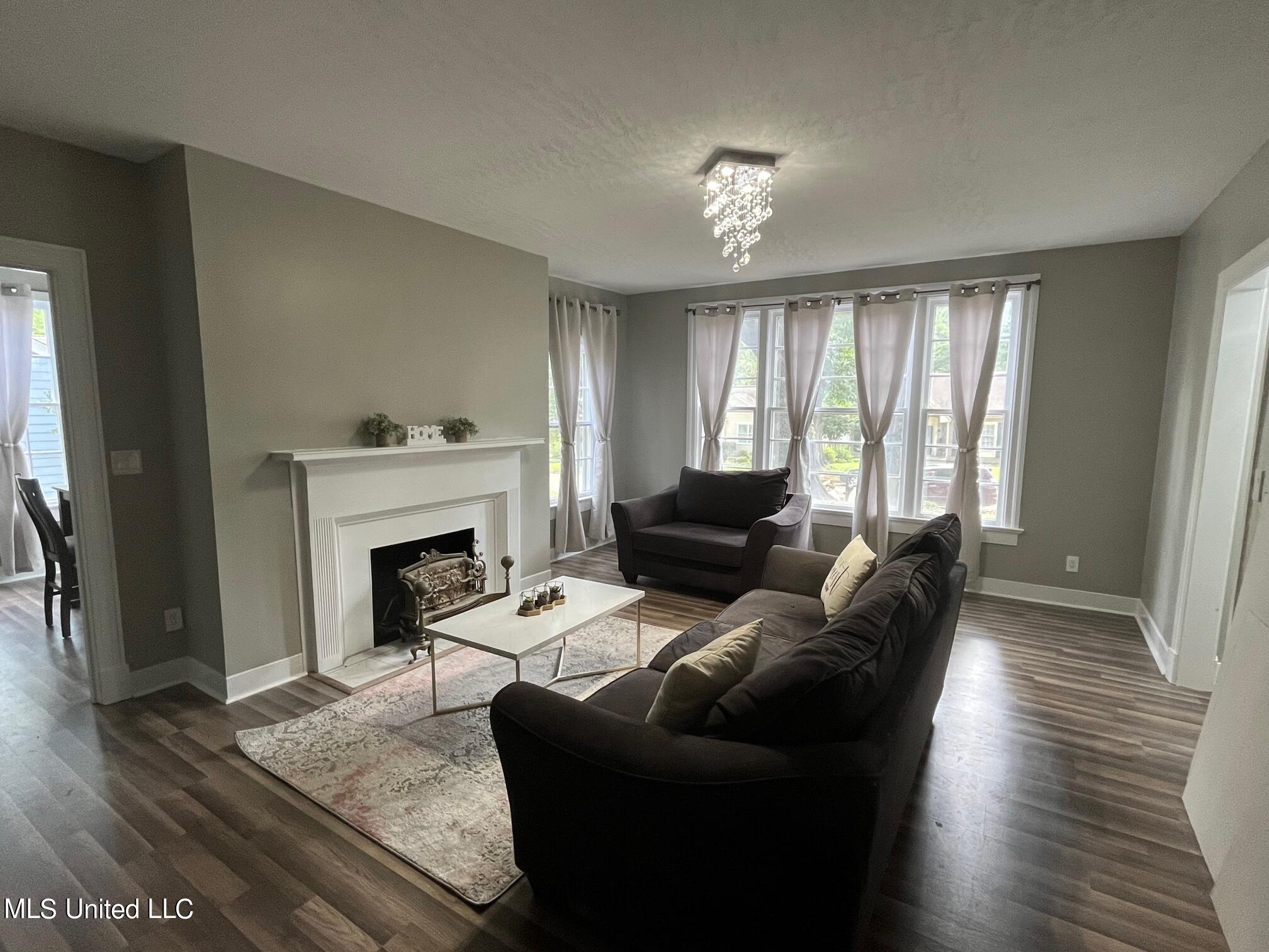 1834 Howard Street Property Photo 5
