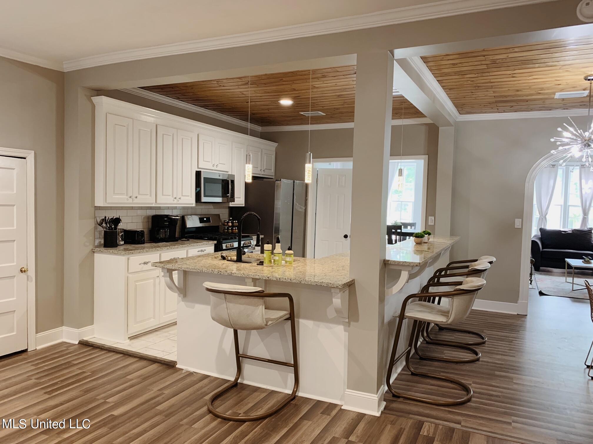 1834 Howard Street Property Photo 6