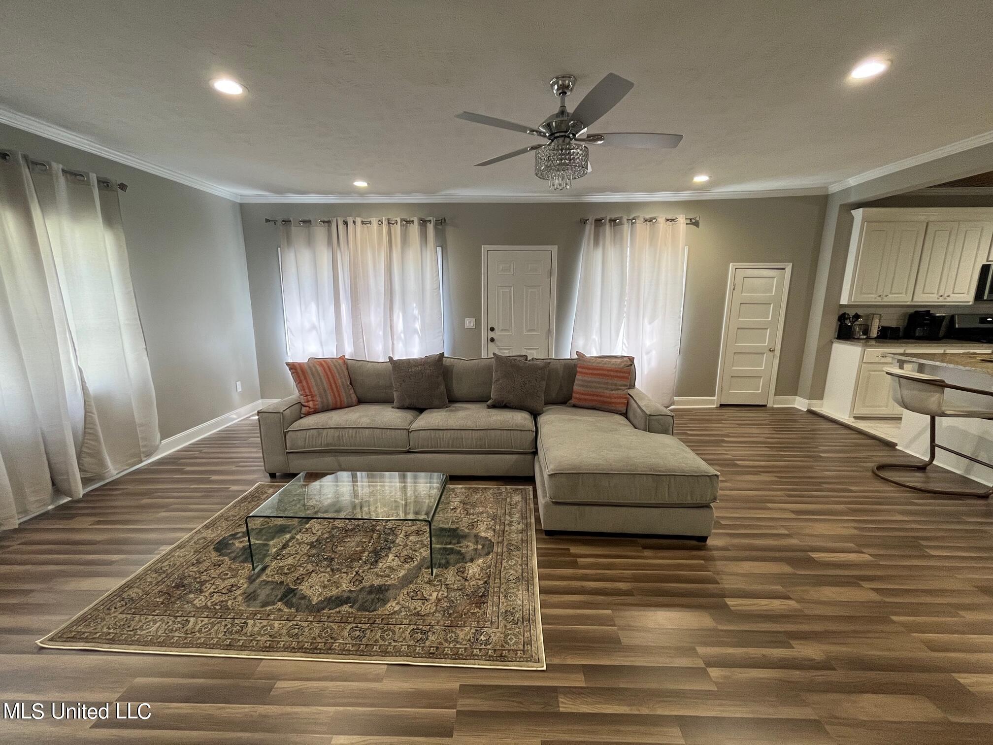 1834 Howard Street Property Photo 13
