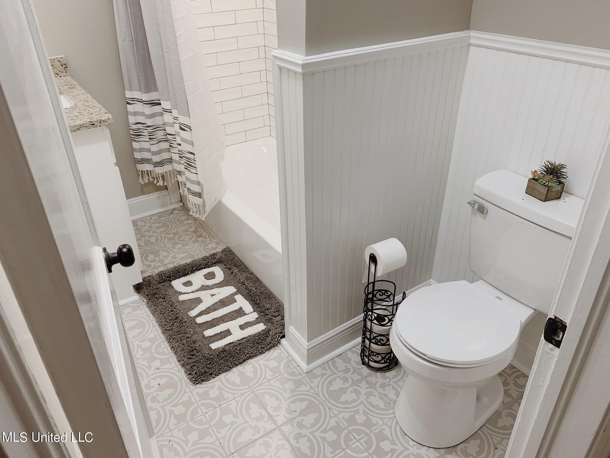1834 Howard Street Property Photo 18