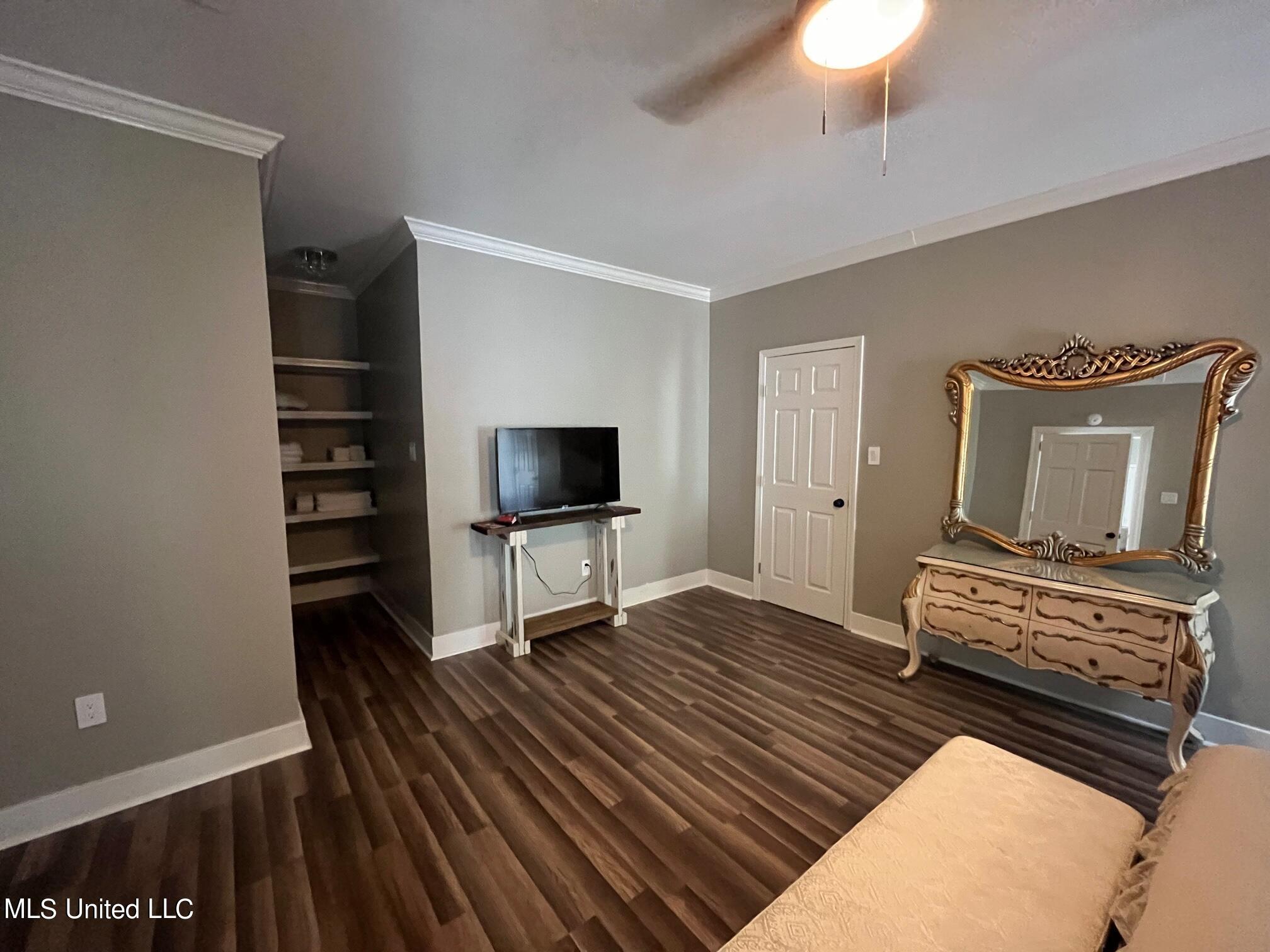 1834 Howard Street Property Photo 21