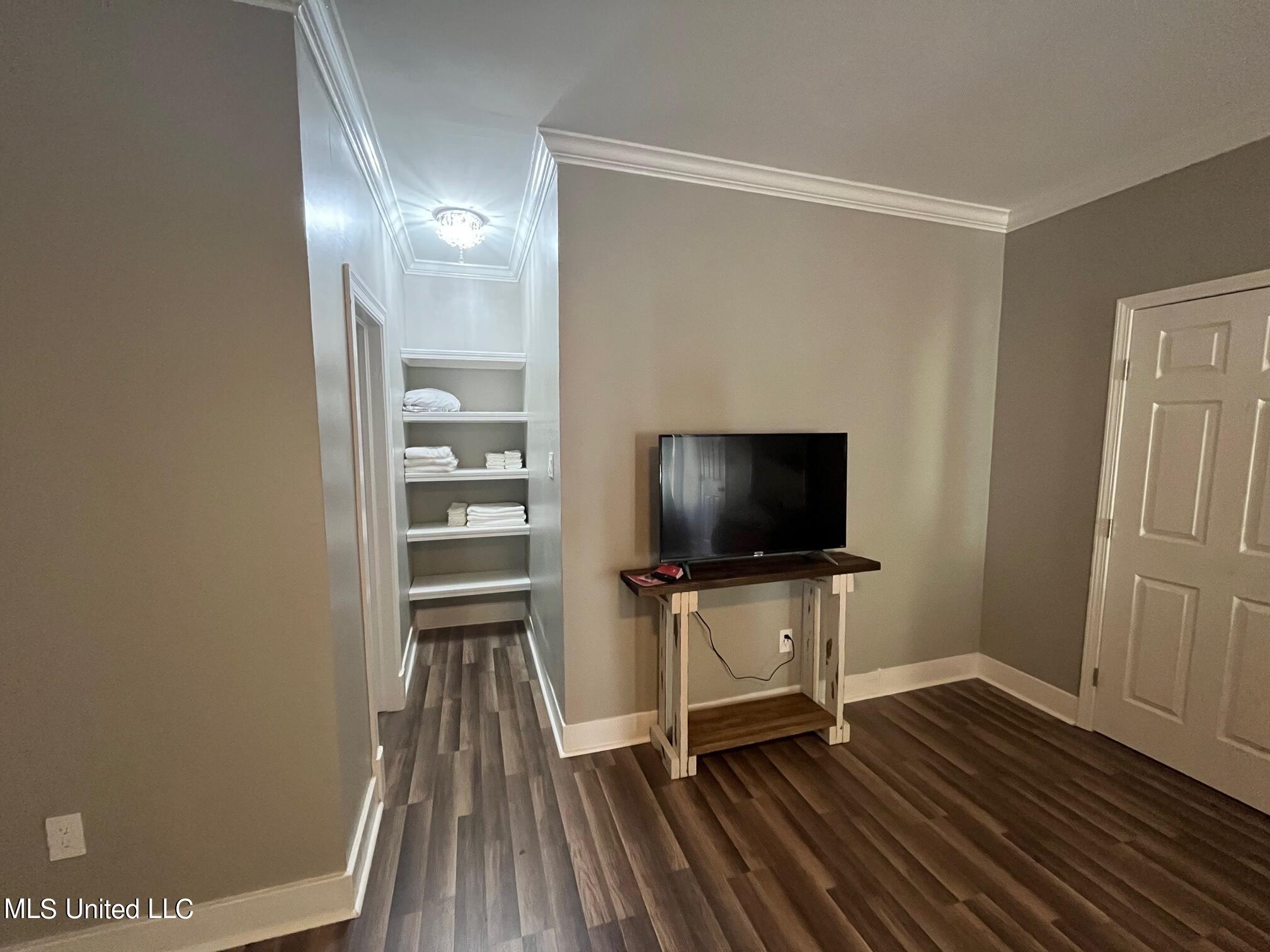 1834 Howard Street Property Photo 22