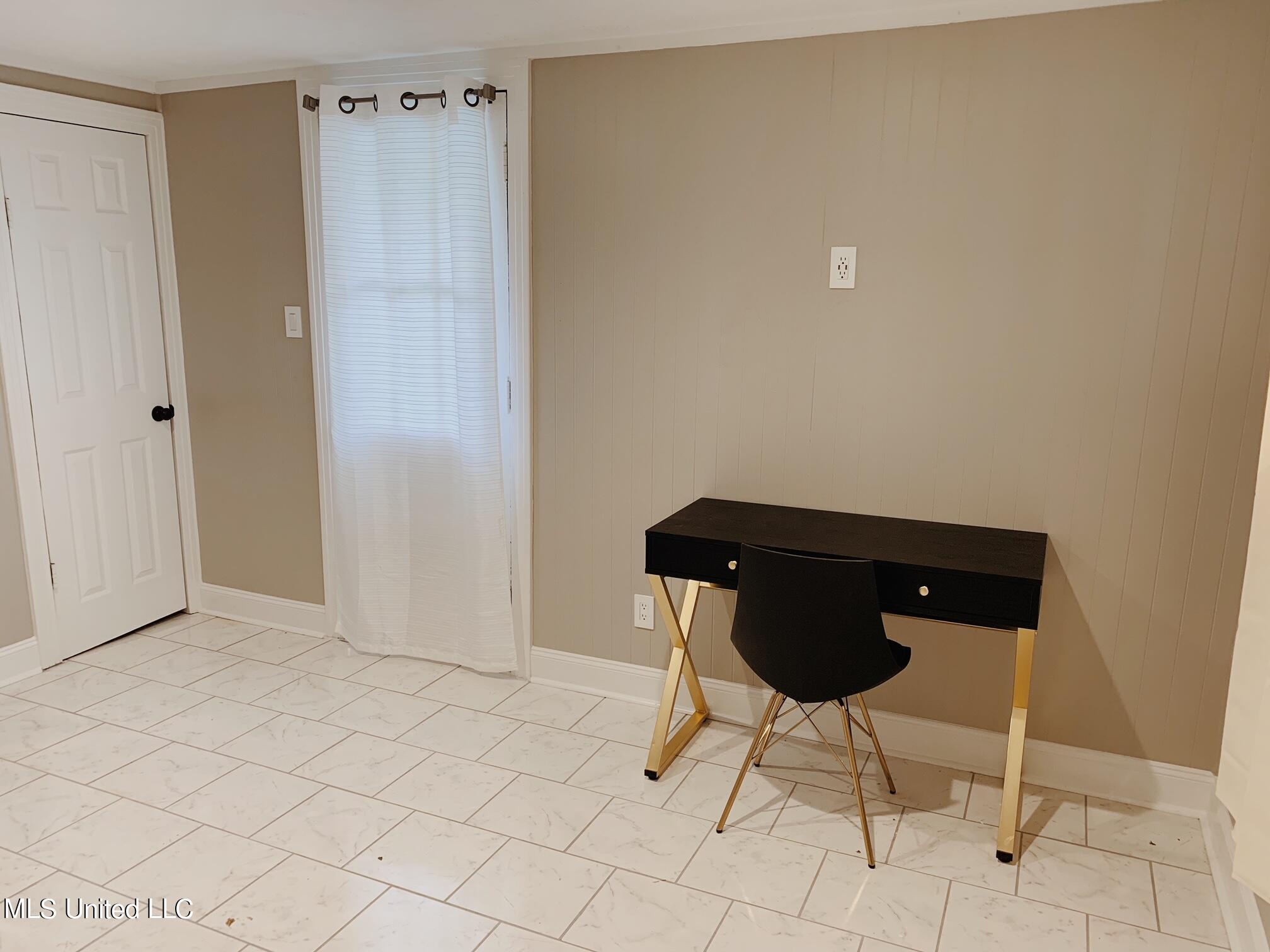 1834 Howard Street Property Photo 26