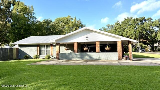 906 Columbus Drive Property Photo 1