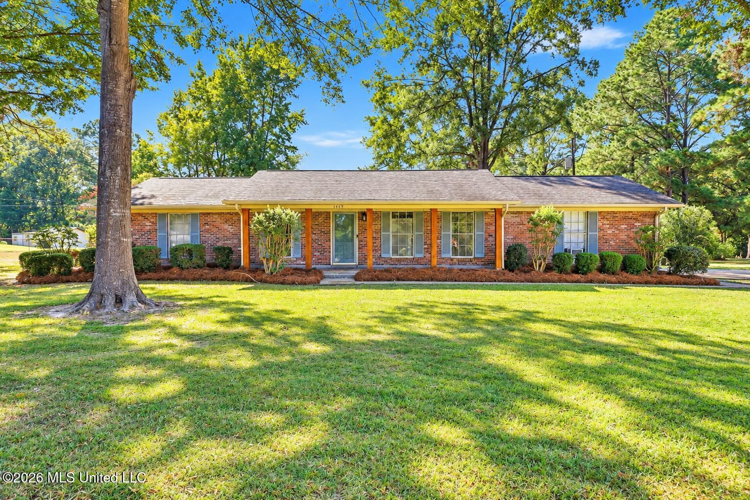 1302 Sunset Drive Property Photo 1