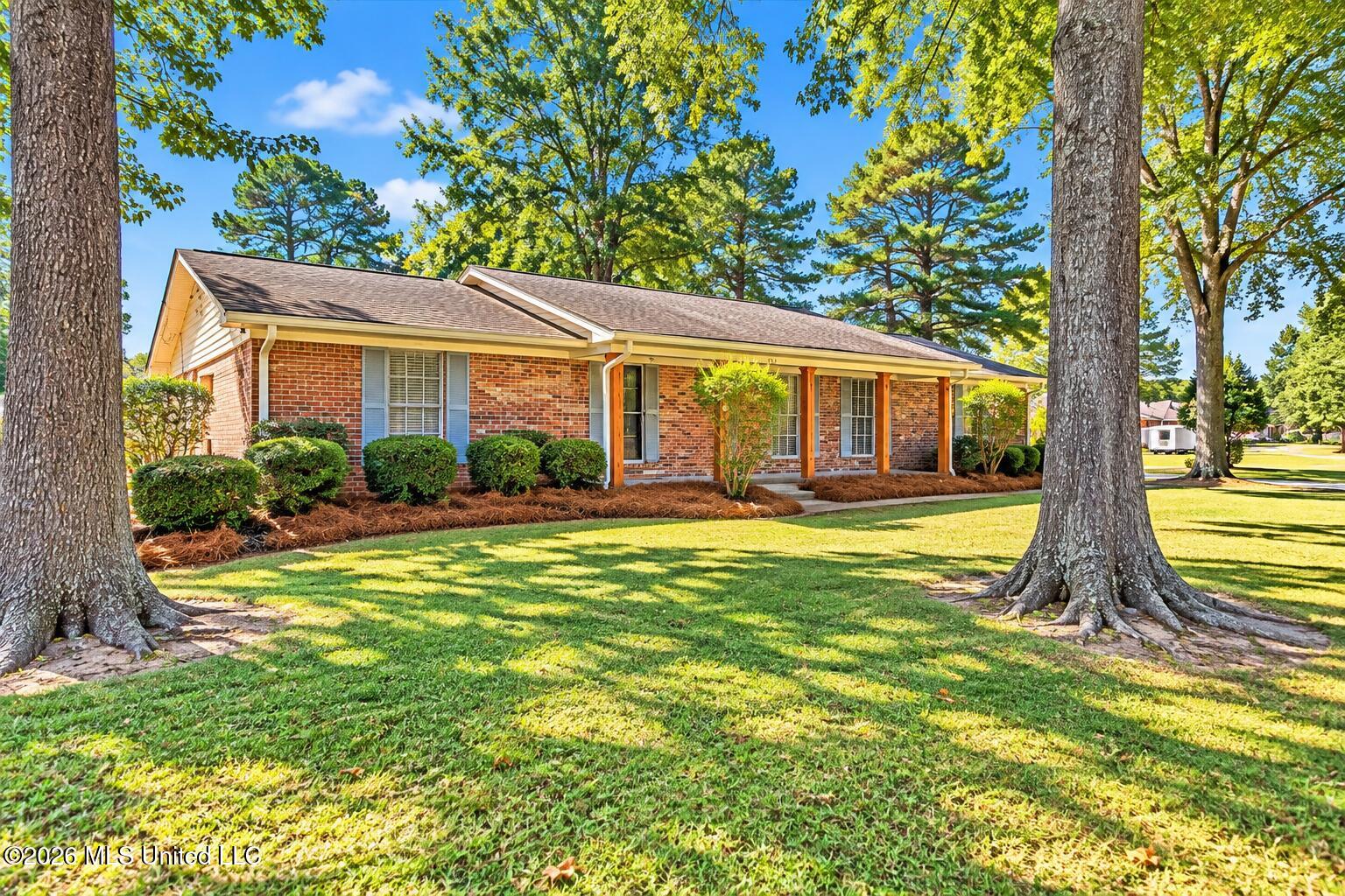 1302 Sunset Drive Property Photo 2