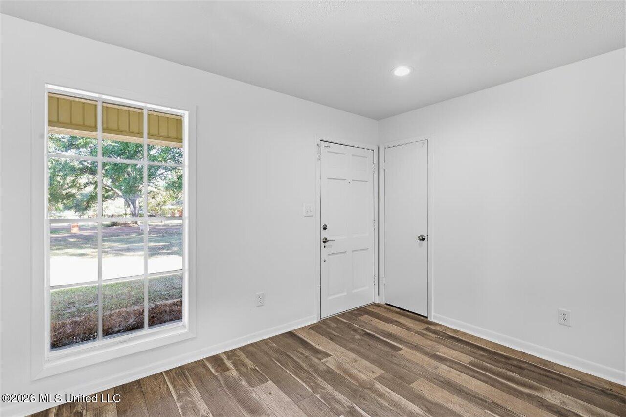 1302 Sunset Drive Property Photo 8