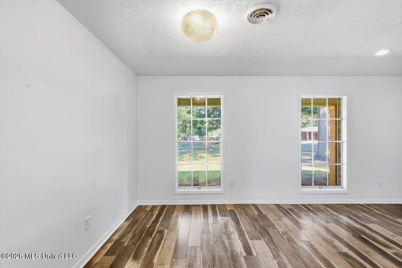 1302 Sunset Drive Property Photo 10